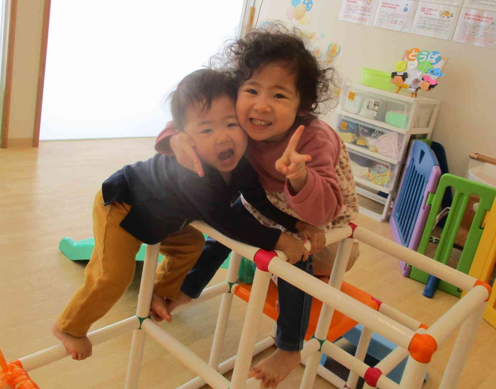 仲良し姉妹で遊んでます。