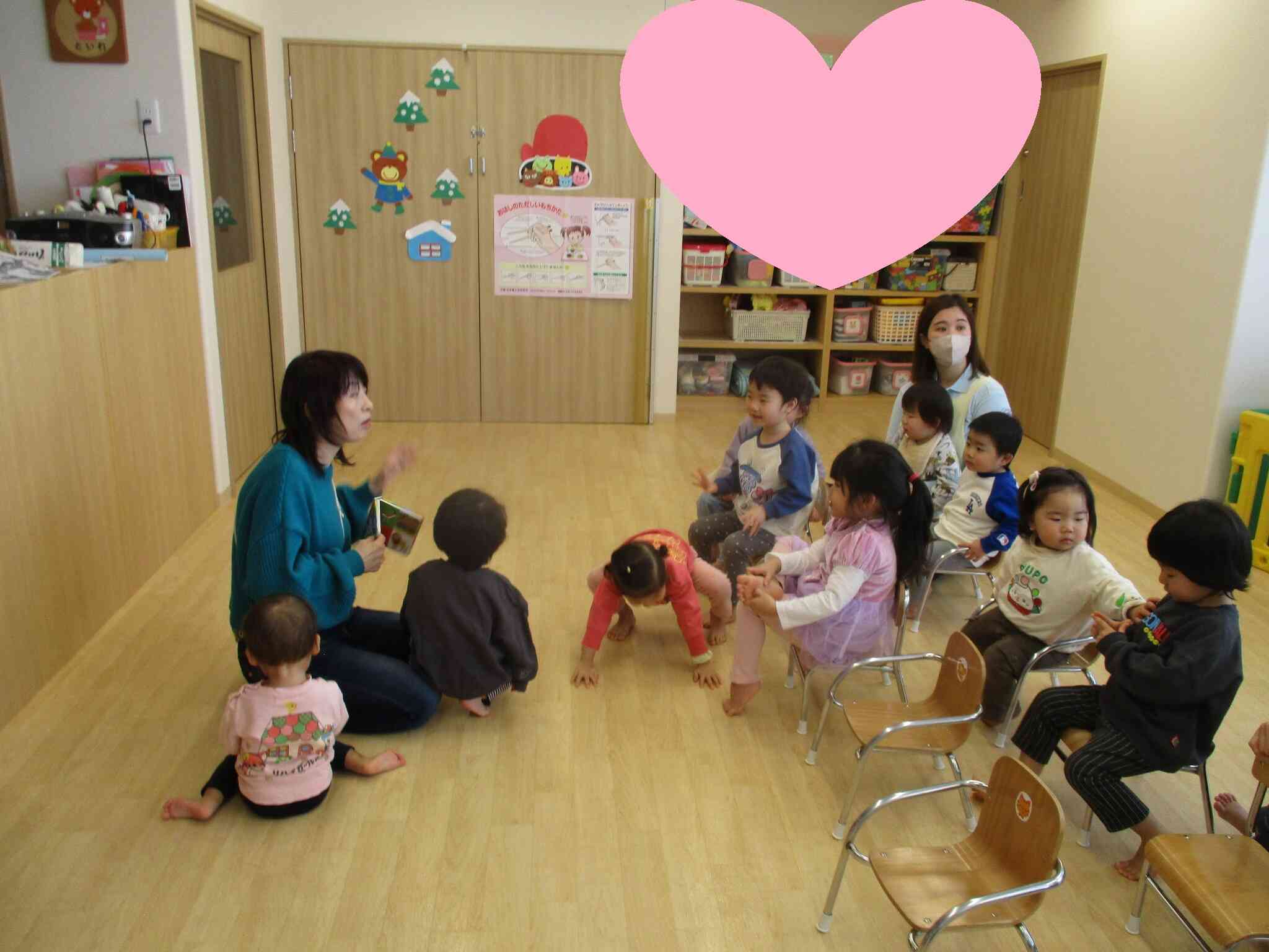 絵本の動物を英語で発音したよ。なりきっているお友だちもいましたよ。