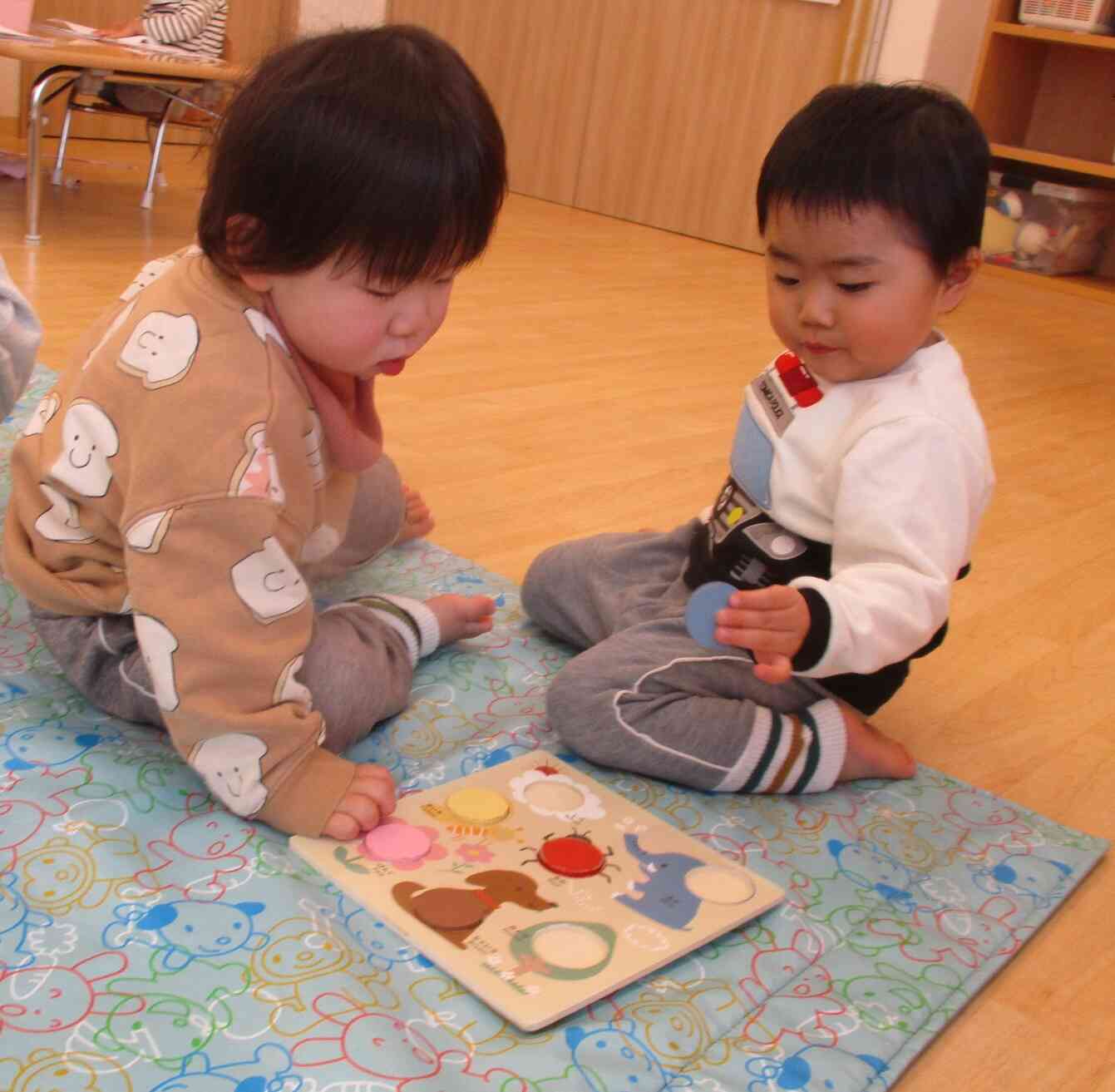 お部屋で楽しく遊んだよ！（あひる組・うさぎ組）