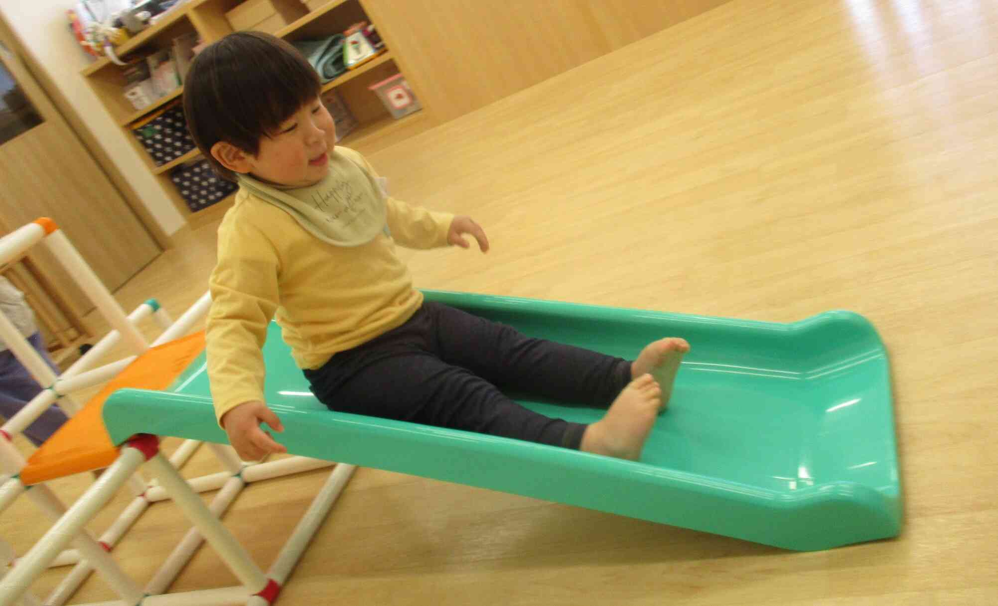 ジャングルジムで遊んだよ！うさぎ組（２歳児）