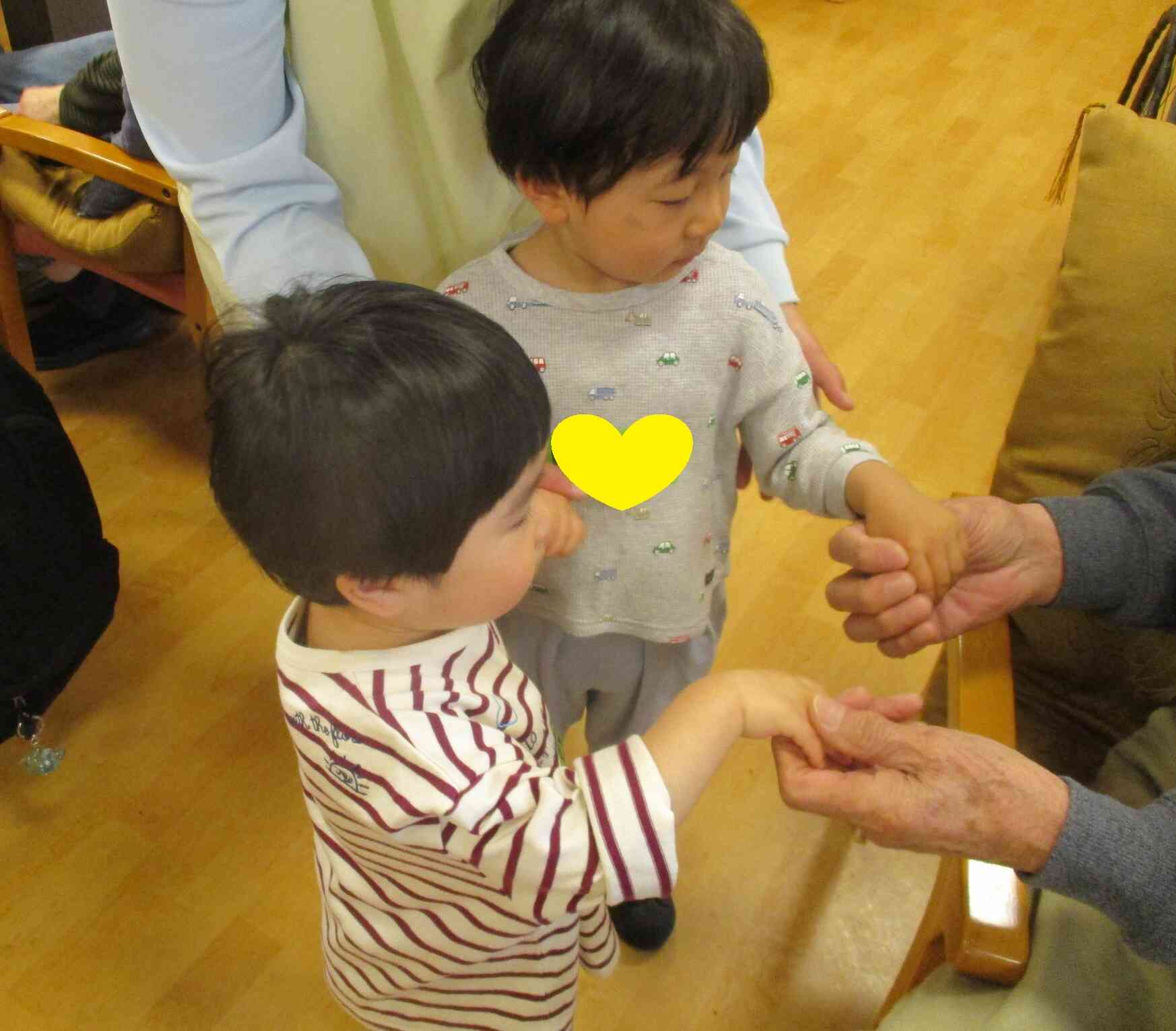 最後にまた来るね～と握手をしてお別れしました。