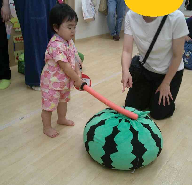 夏祭りでスイカ割り!
