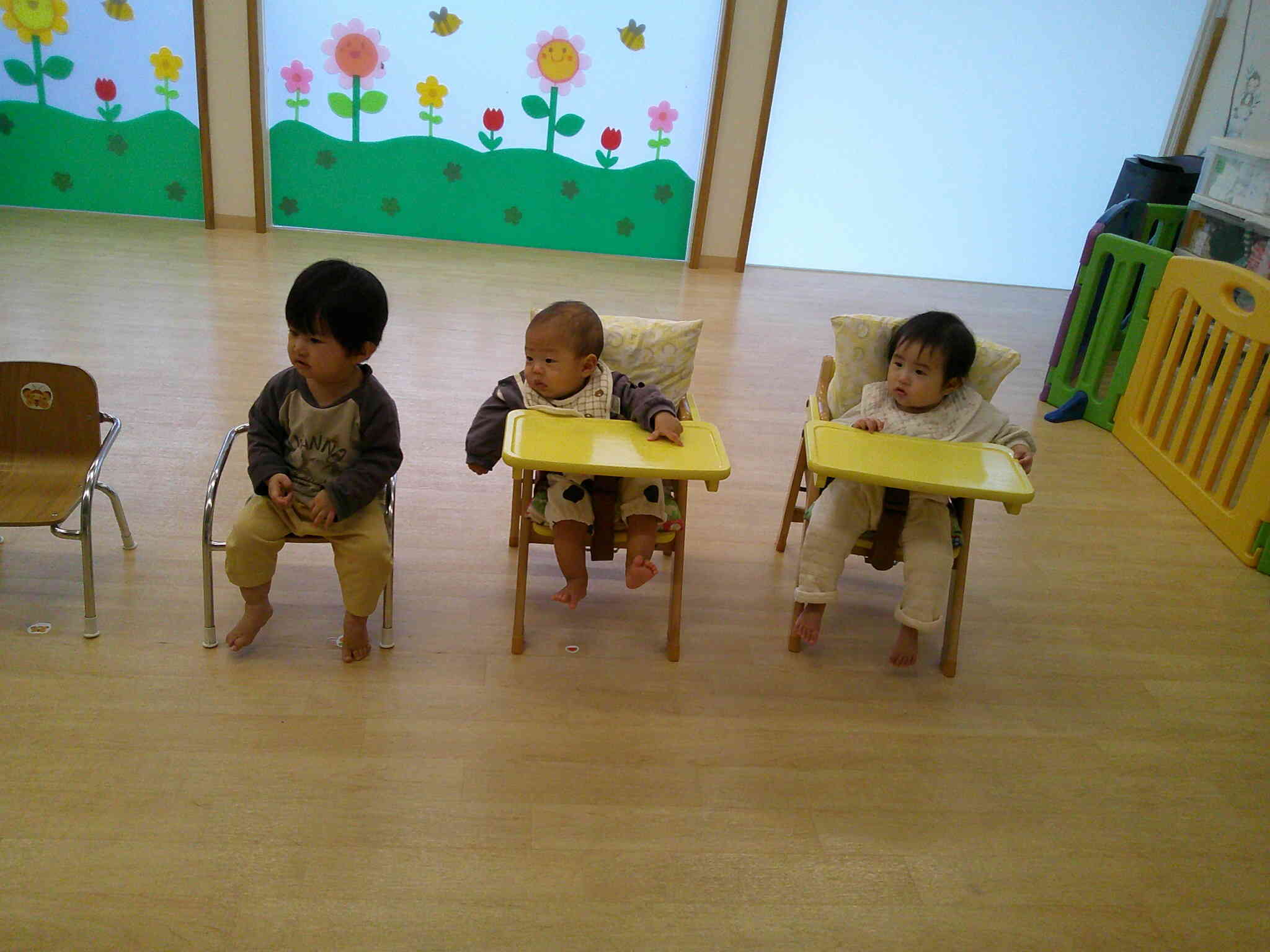 ひよこ組（０歳児）も一緒に英語教室。