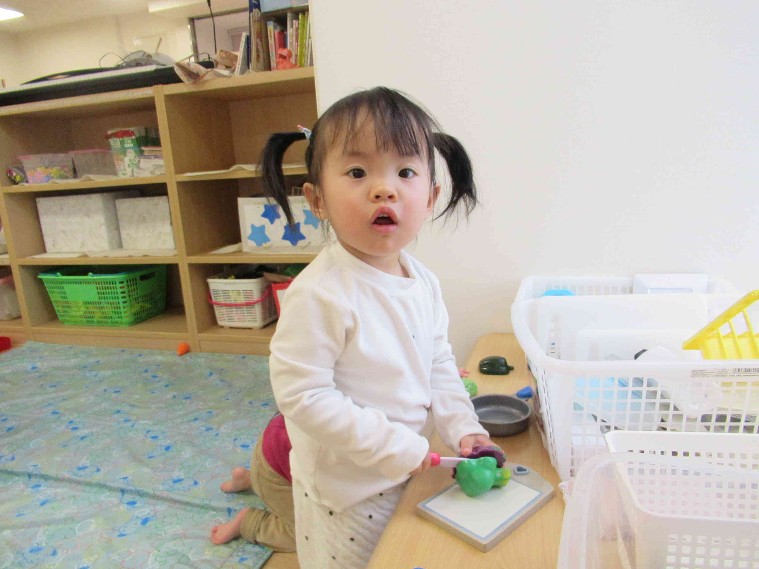 トントントン…