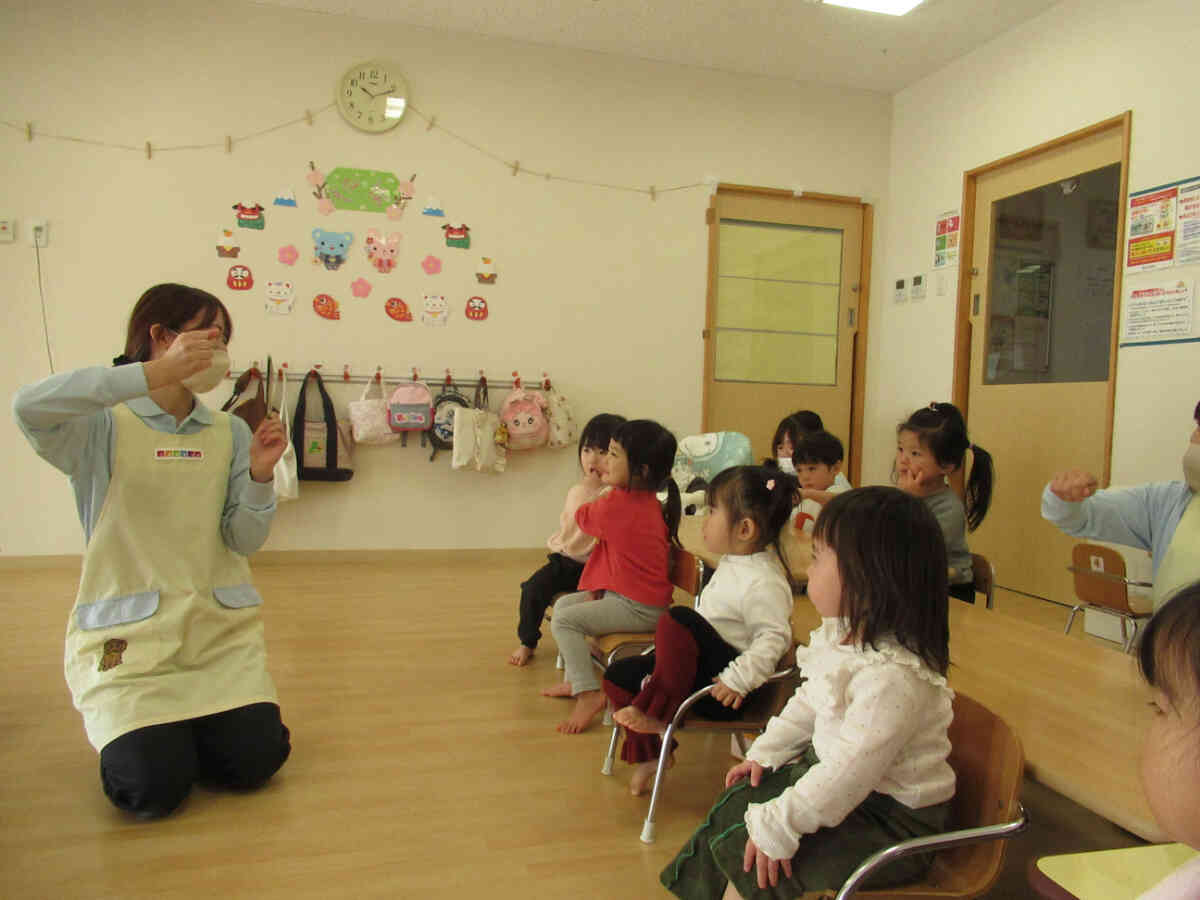 七草がゆを作っています。まぜまぜ～