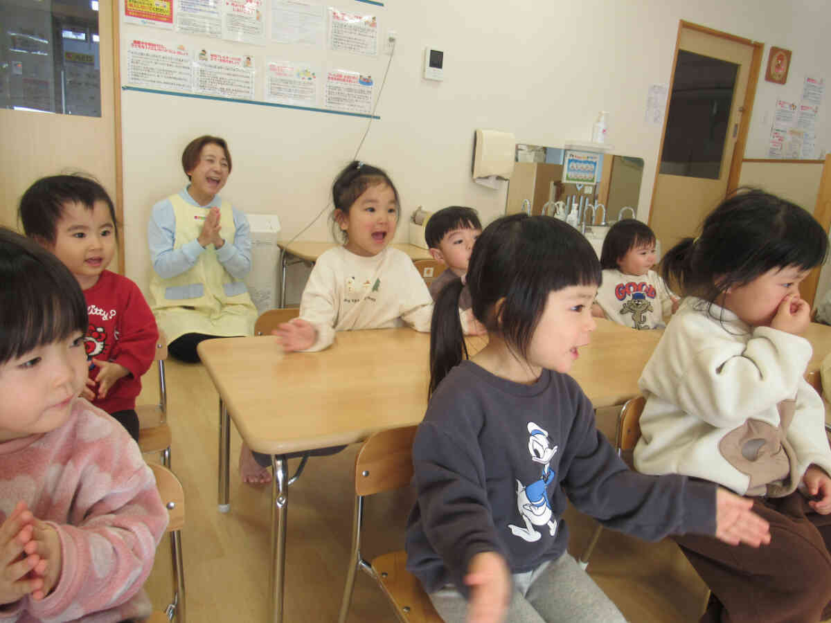 みんなでハッピーバースデーのお歌でお祝い♪