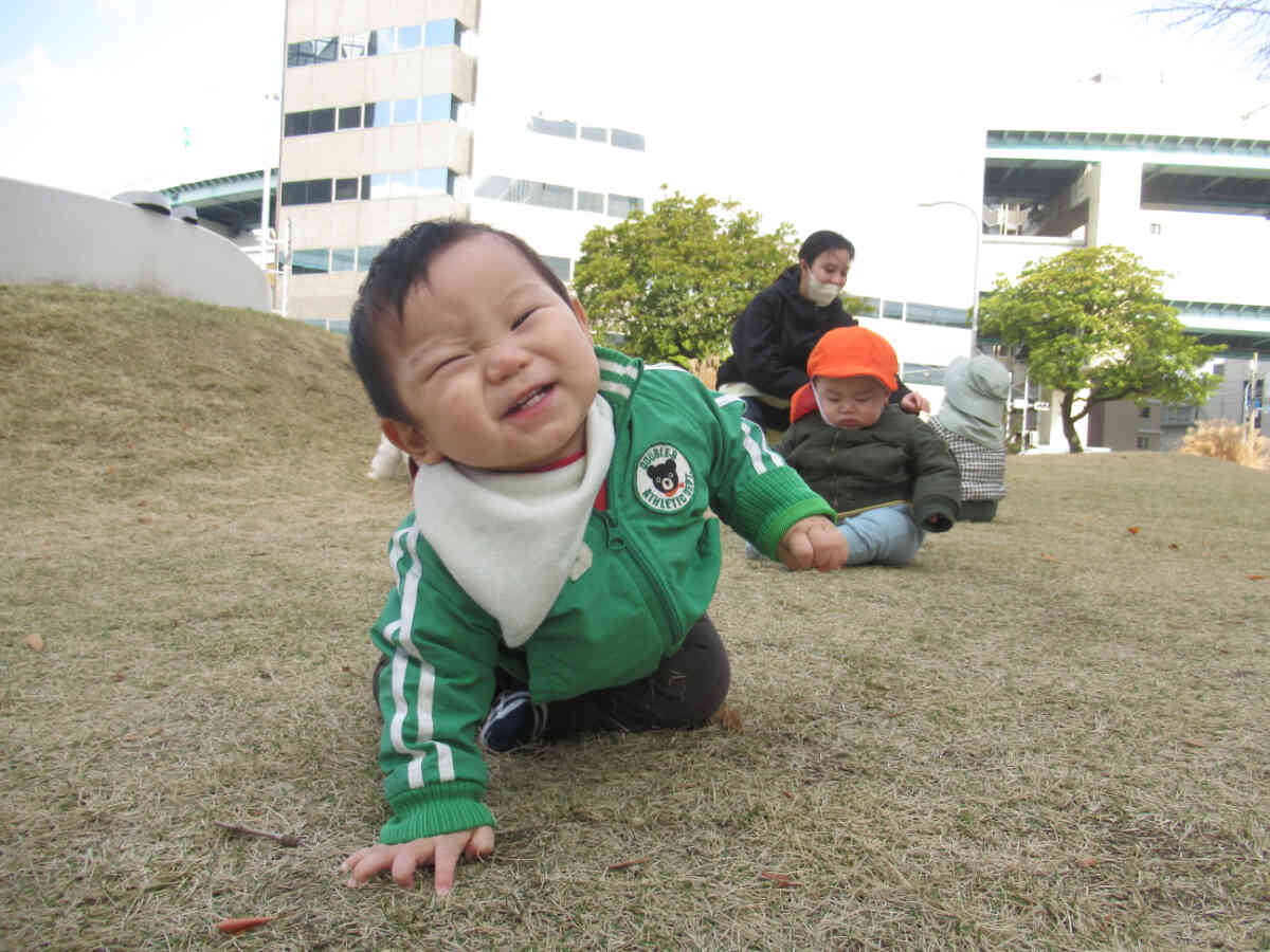 お外遊び（0歳児）