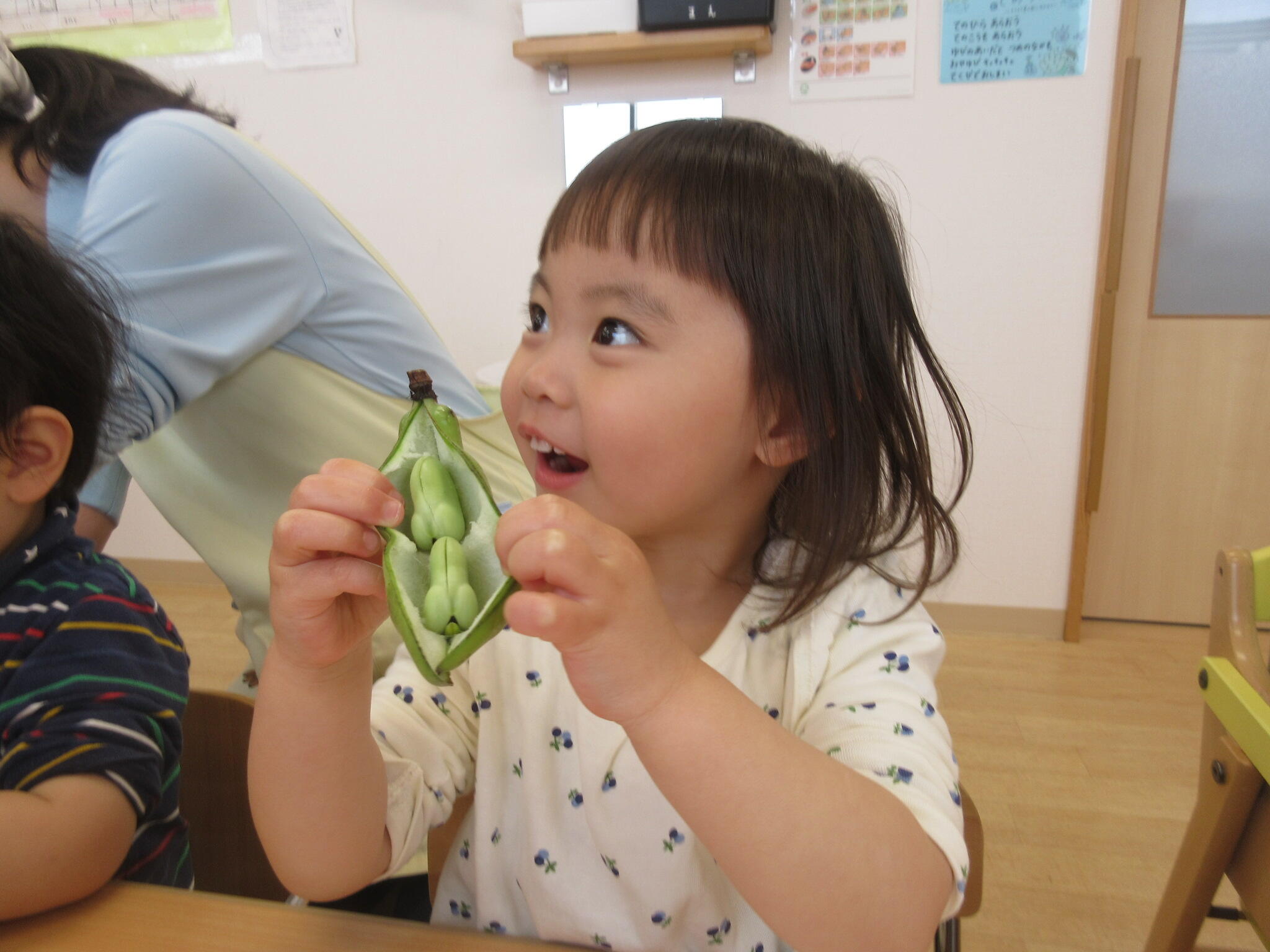 食育の日～そら豆の皮をむいてみよう～