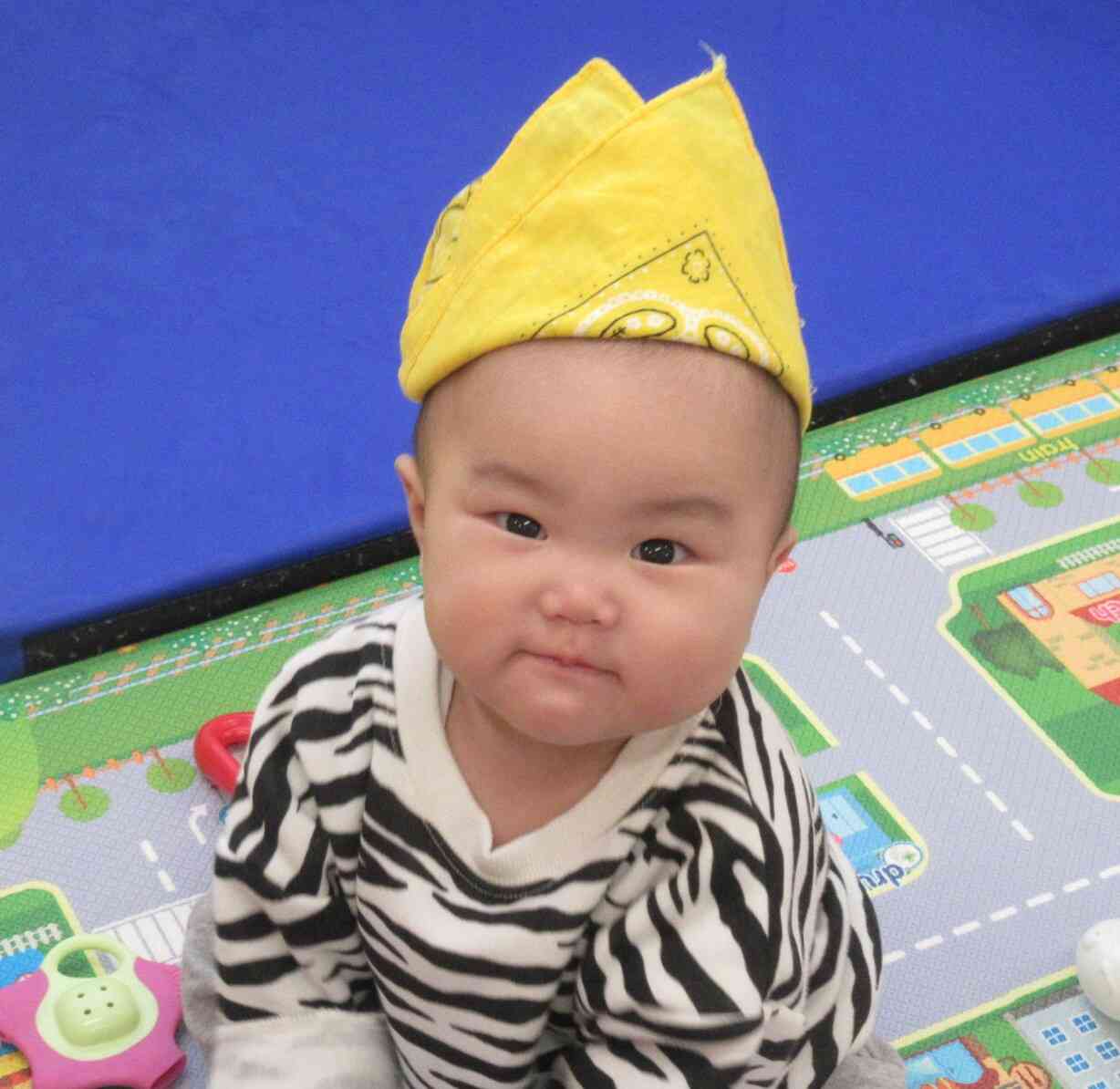 バンダナの冠で、私もお誕生日気分♫