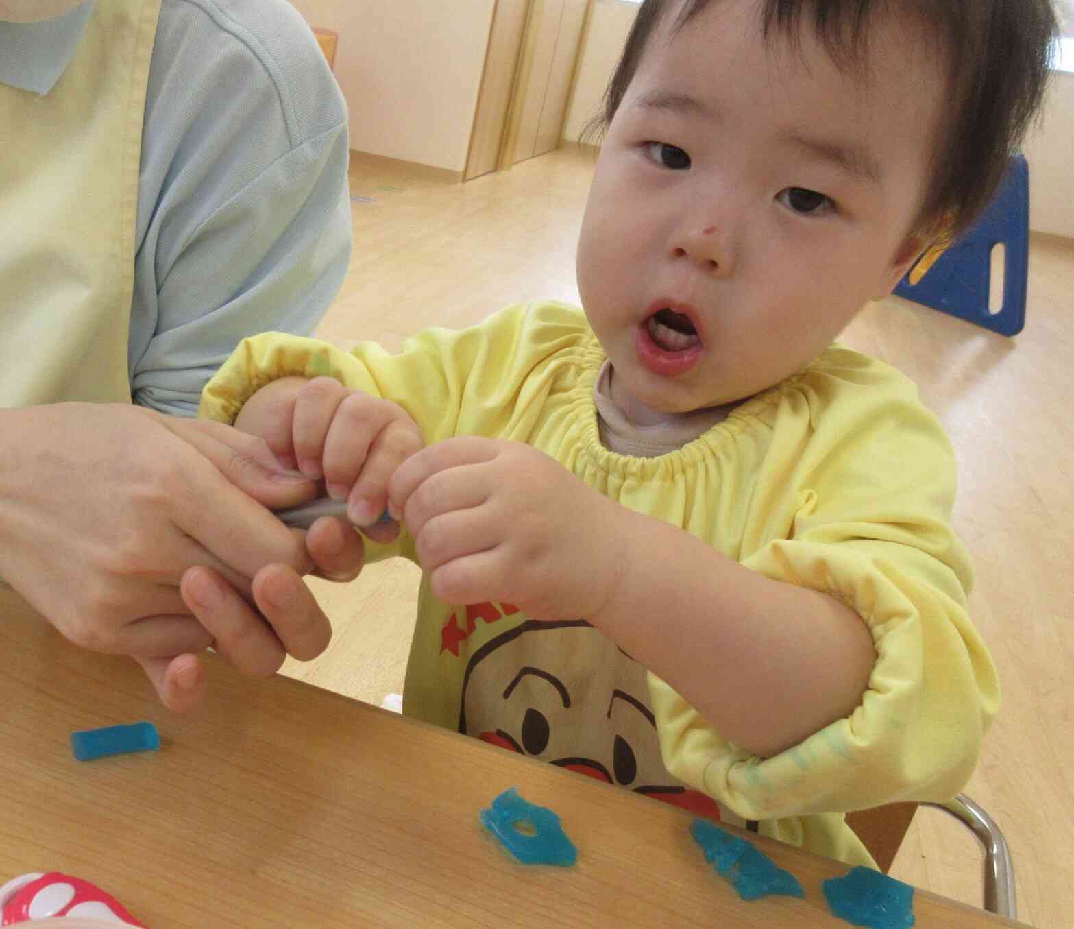 ストローで型抜き