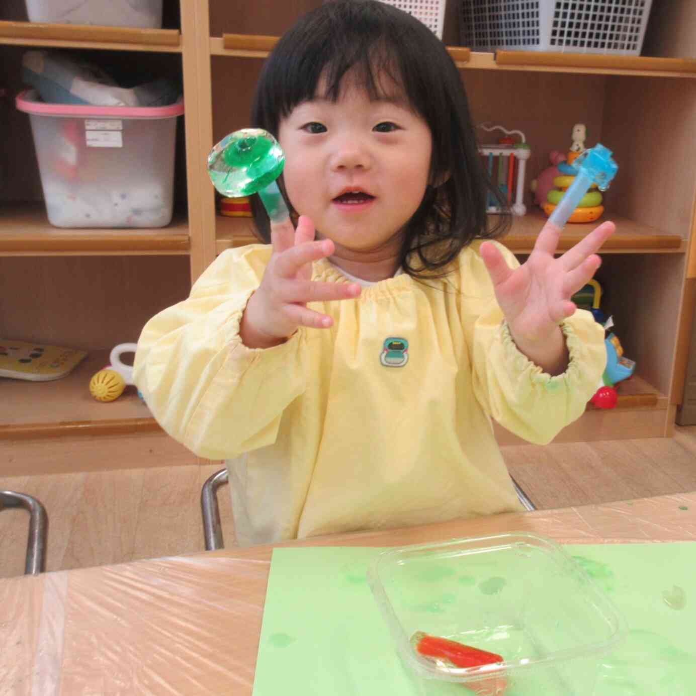 きれいな色の氷が楽しいね