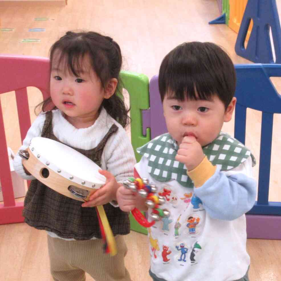 ひよこ組の楽器遊び