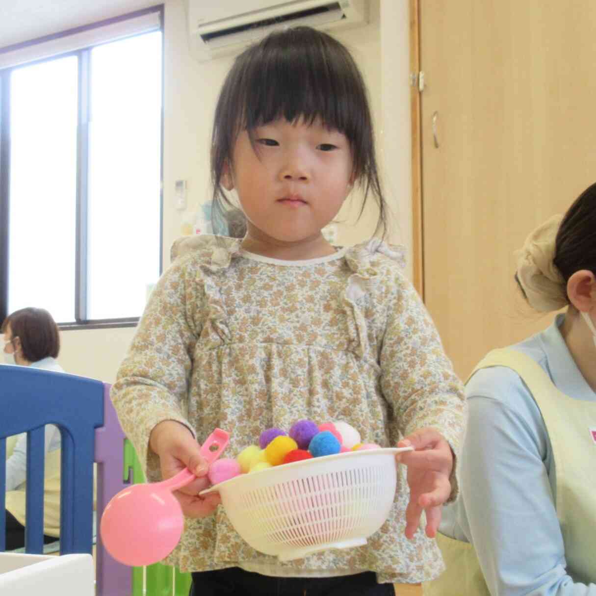 カラフルなポンポンはアイスクリームに変身！