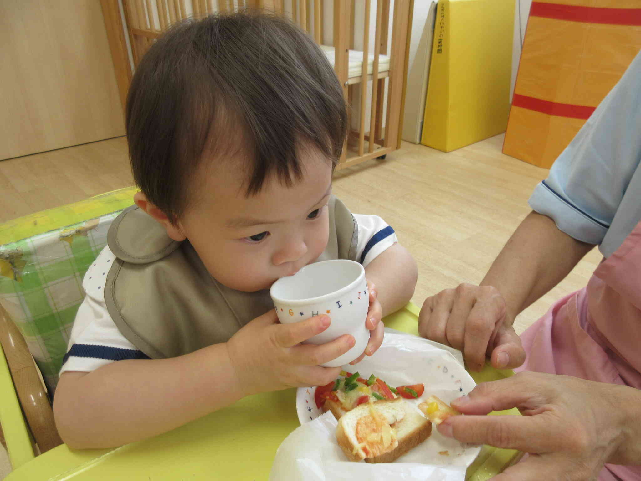 おやつを食べて、お帰りの会