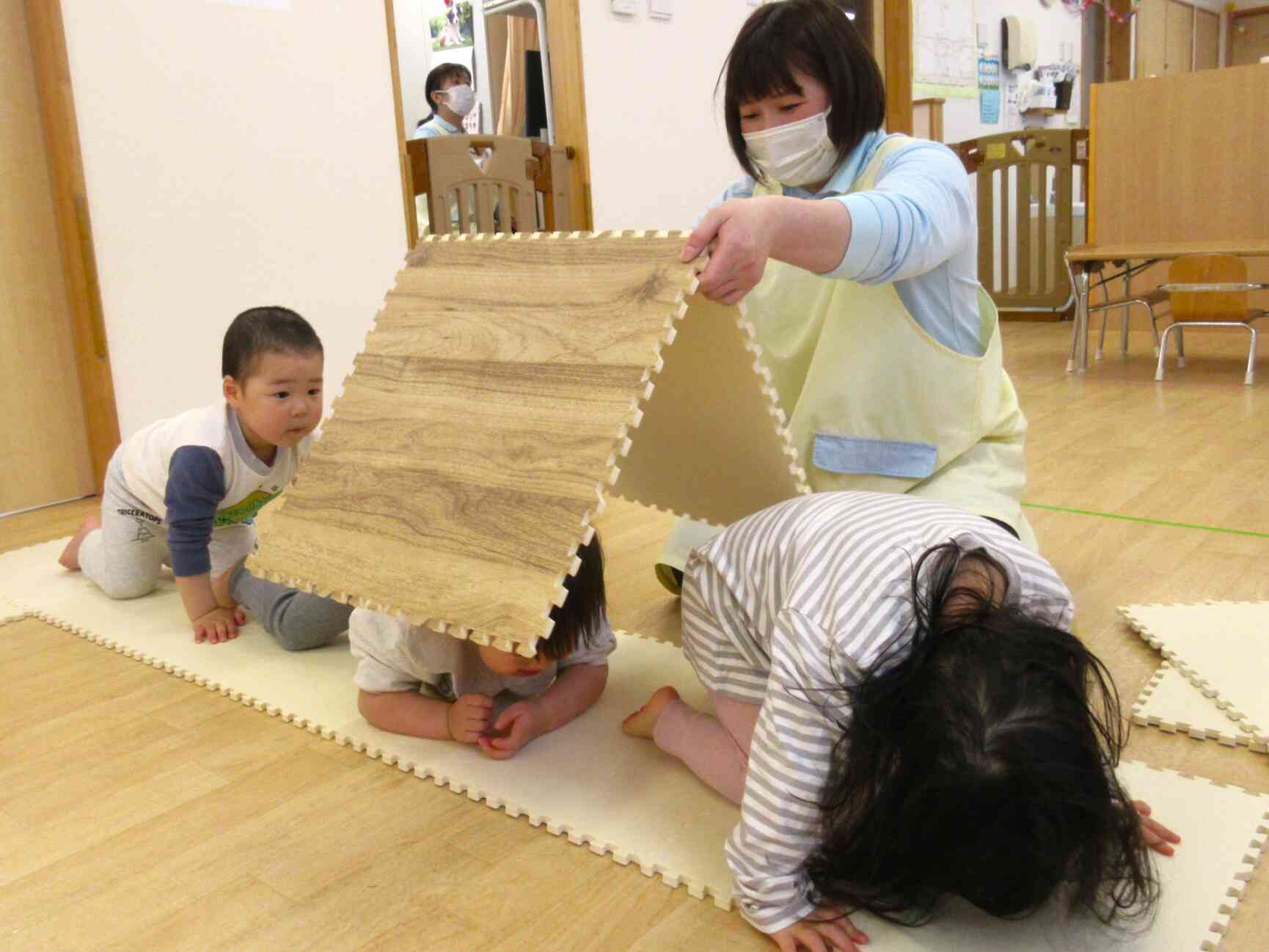 はいはい　くぐれるかな