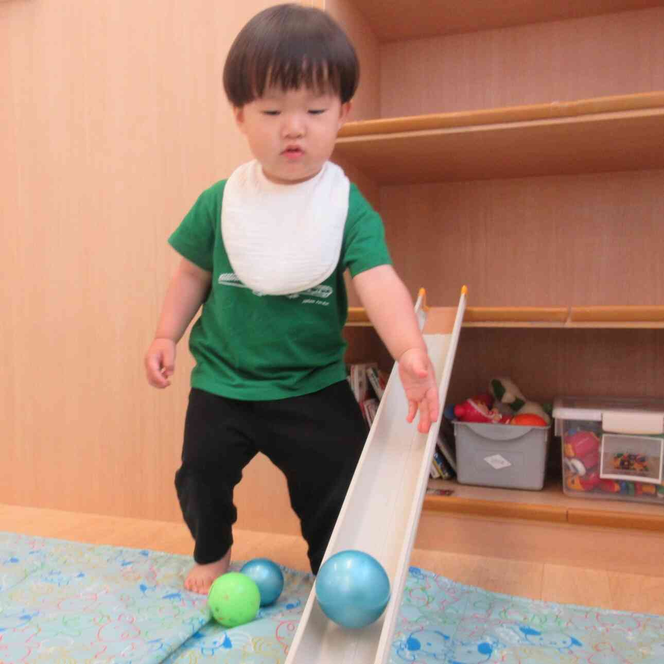 カラフルボールころころ