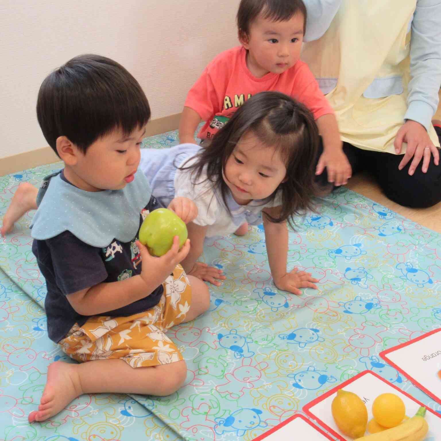 こっちこっち！教え合っています