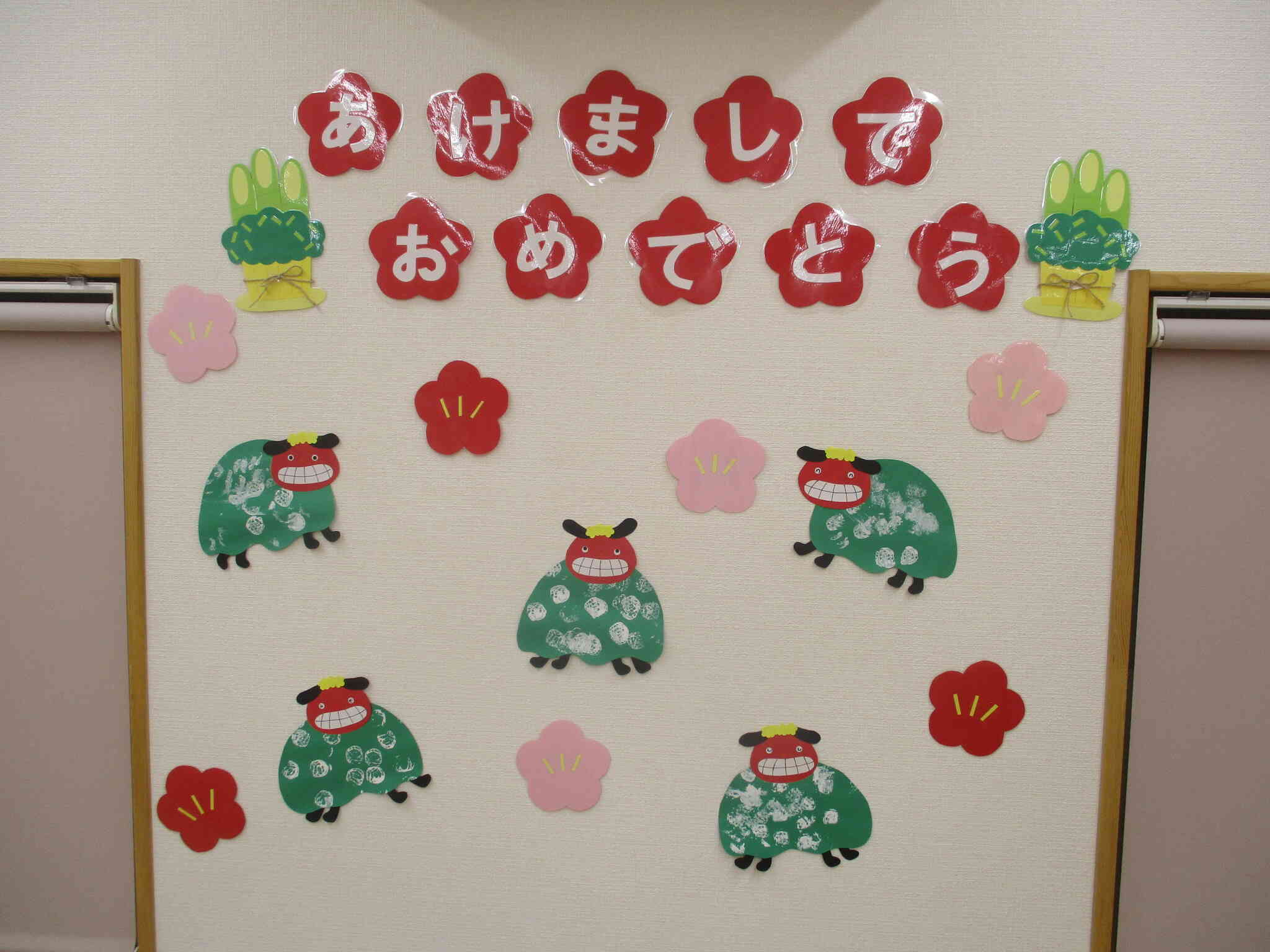1月壁面製作（ひよこ組）｜ニチイキッズはなみずき保育園｜ニチイキッズ