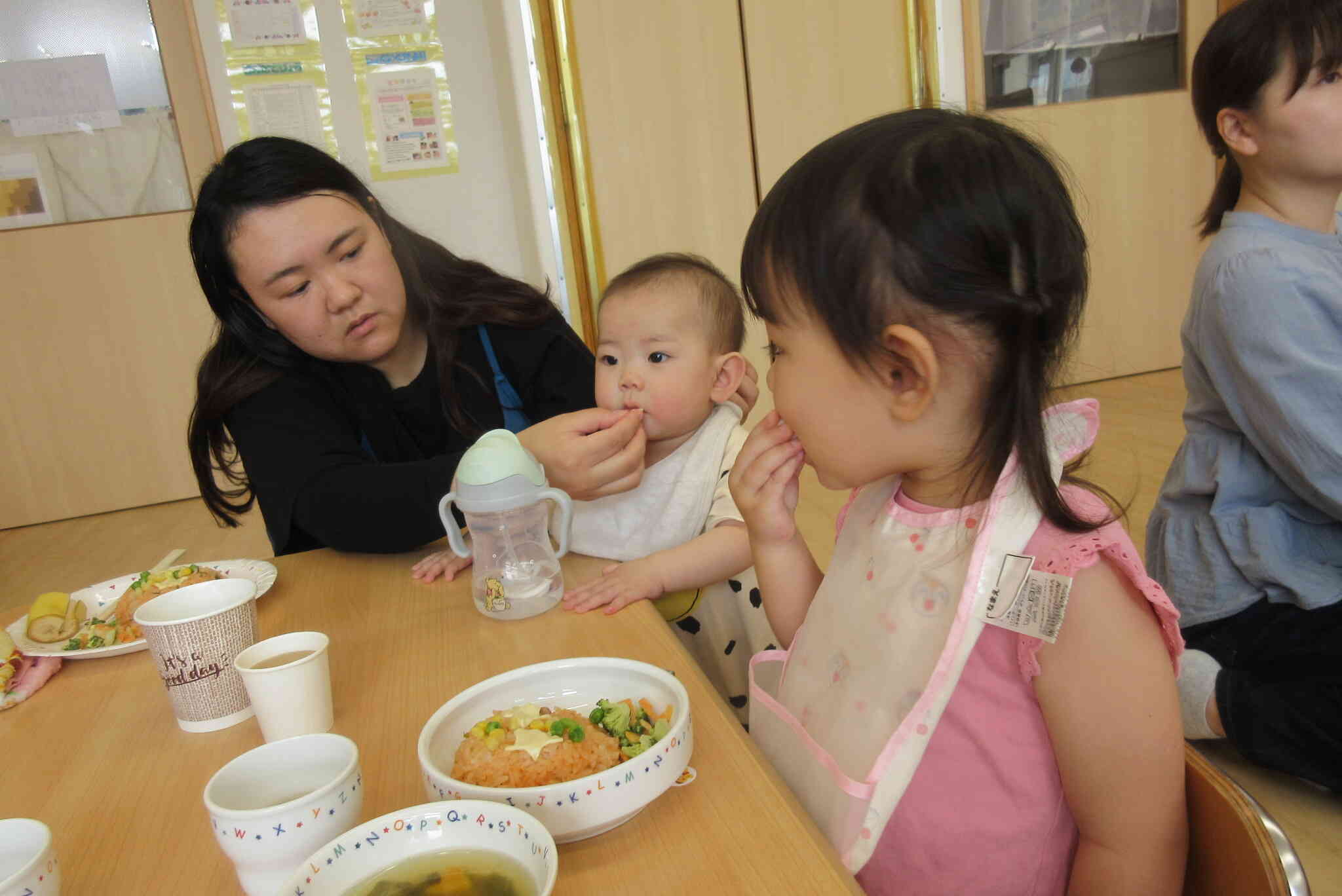 これ食べるの？おいいしいでしょ？