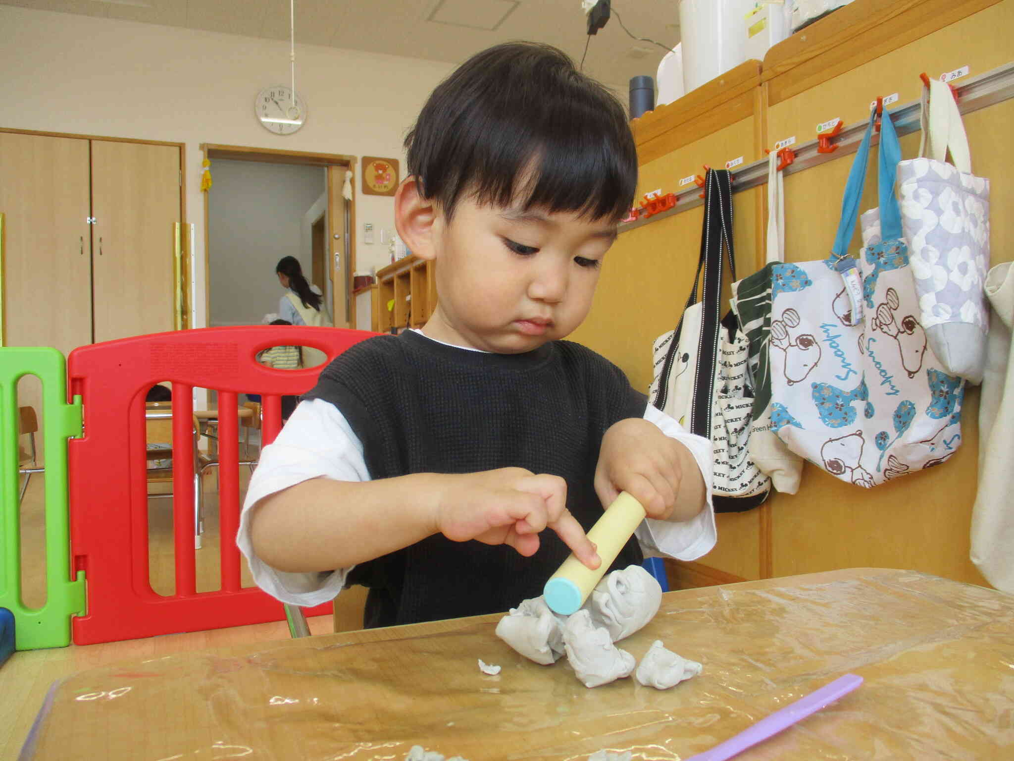 粘土でなにを作っているのかな？