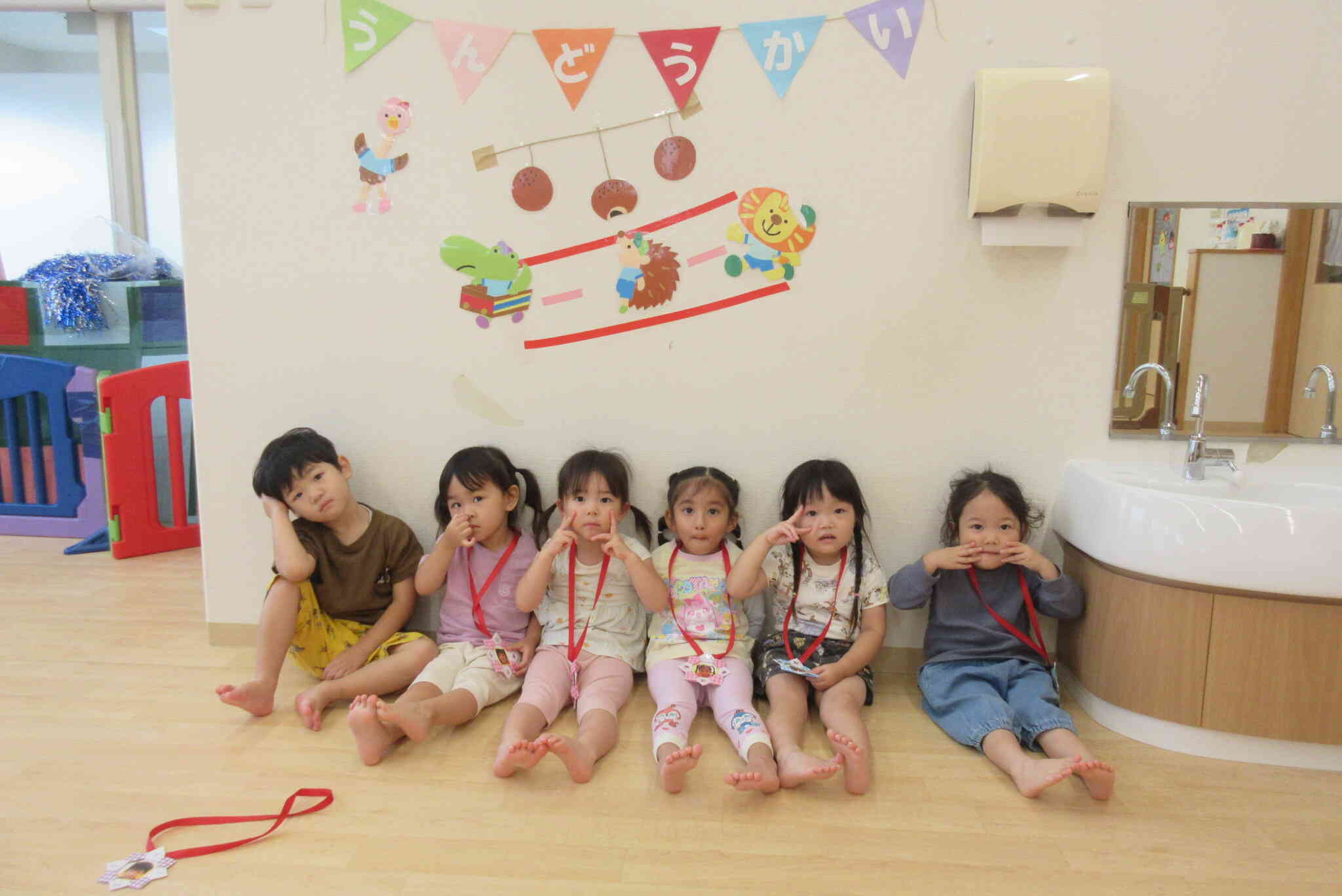★うさぎ組★　メダルもらって記念写真♪♪
