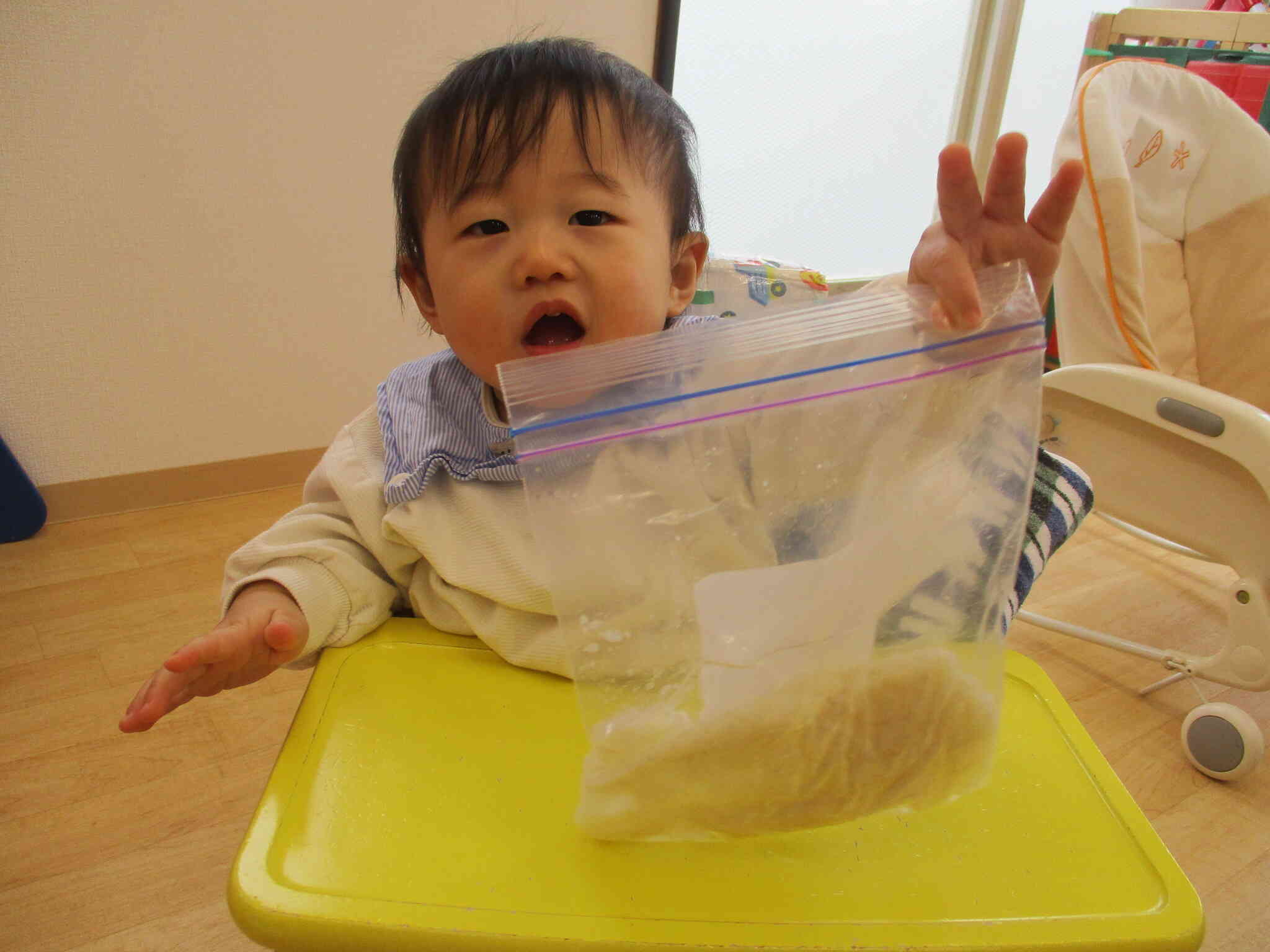 蒸したもち米をもみもみしたよ！