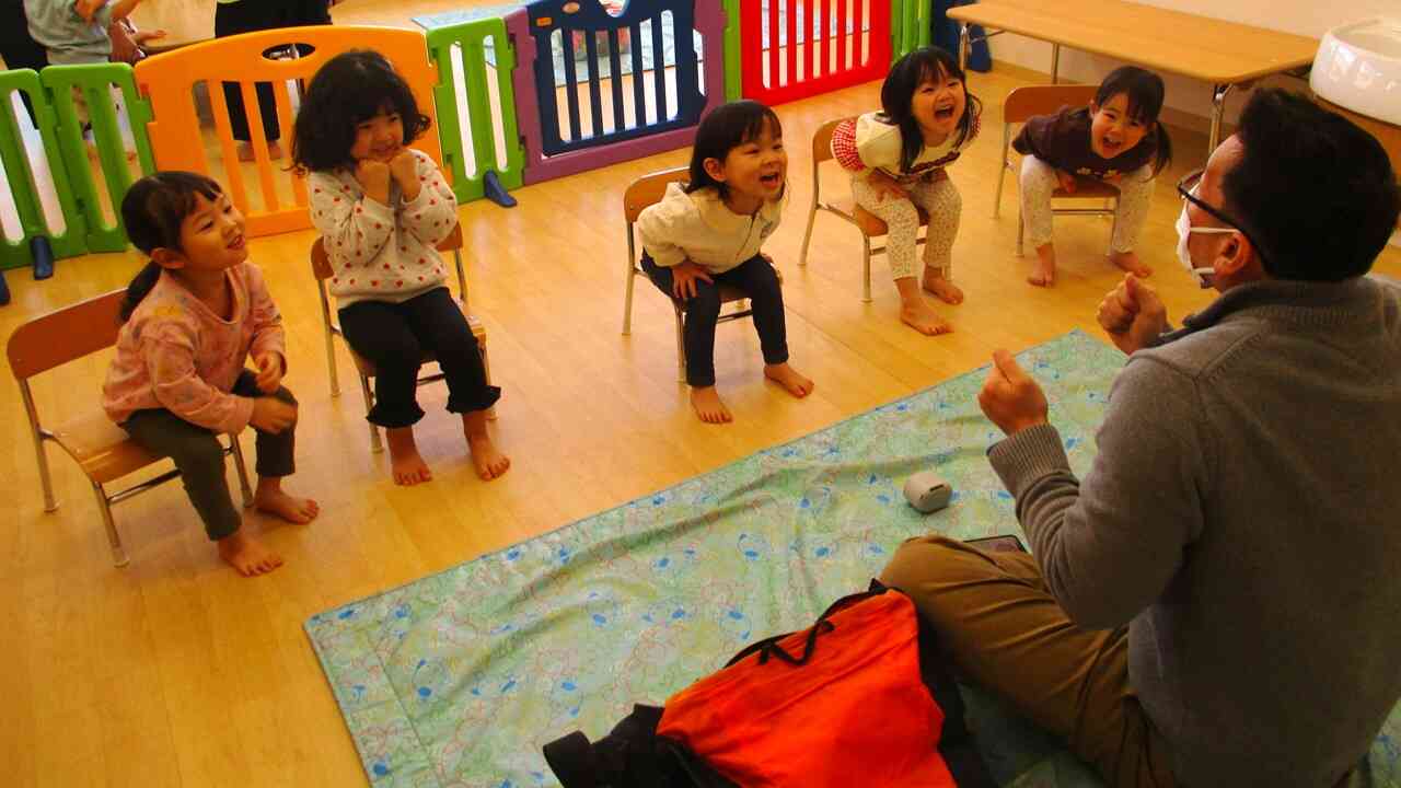 元気いっぱい！うさぎ組の英語レッスンの様子です！