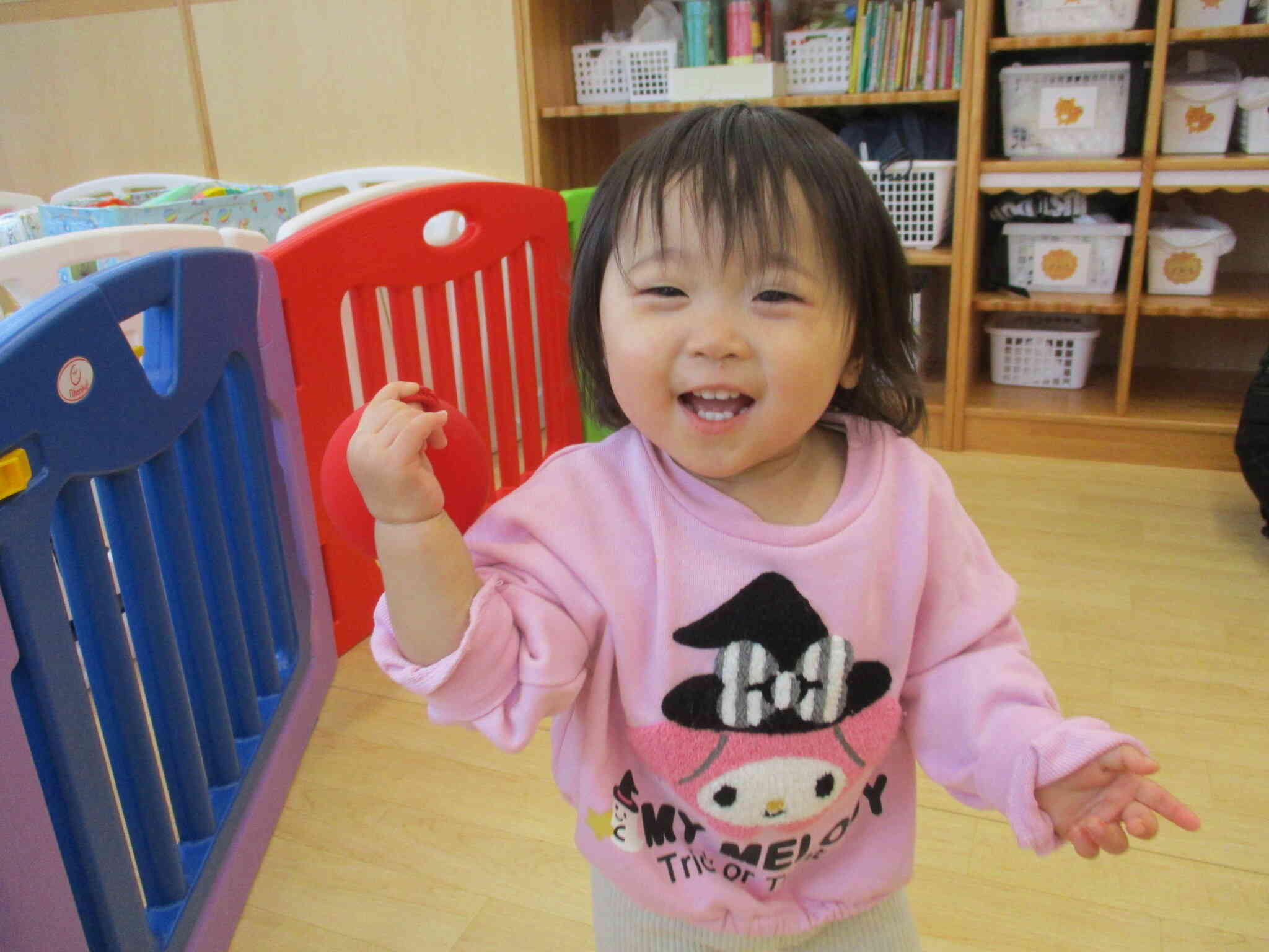 歩くのたっのしー