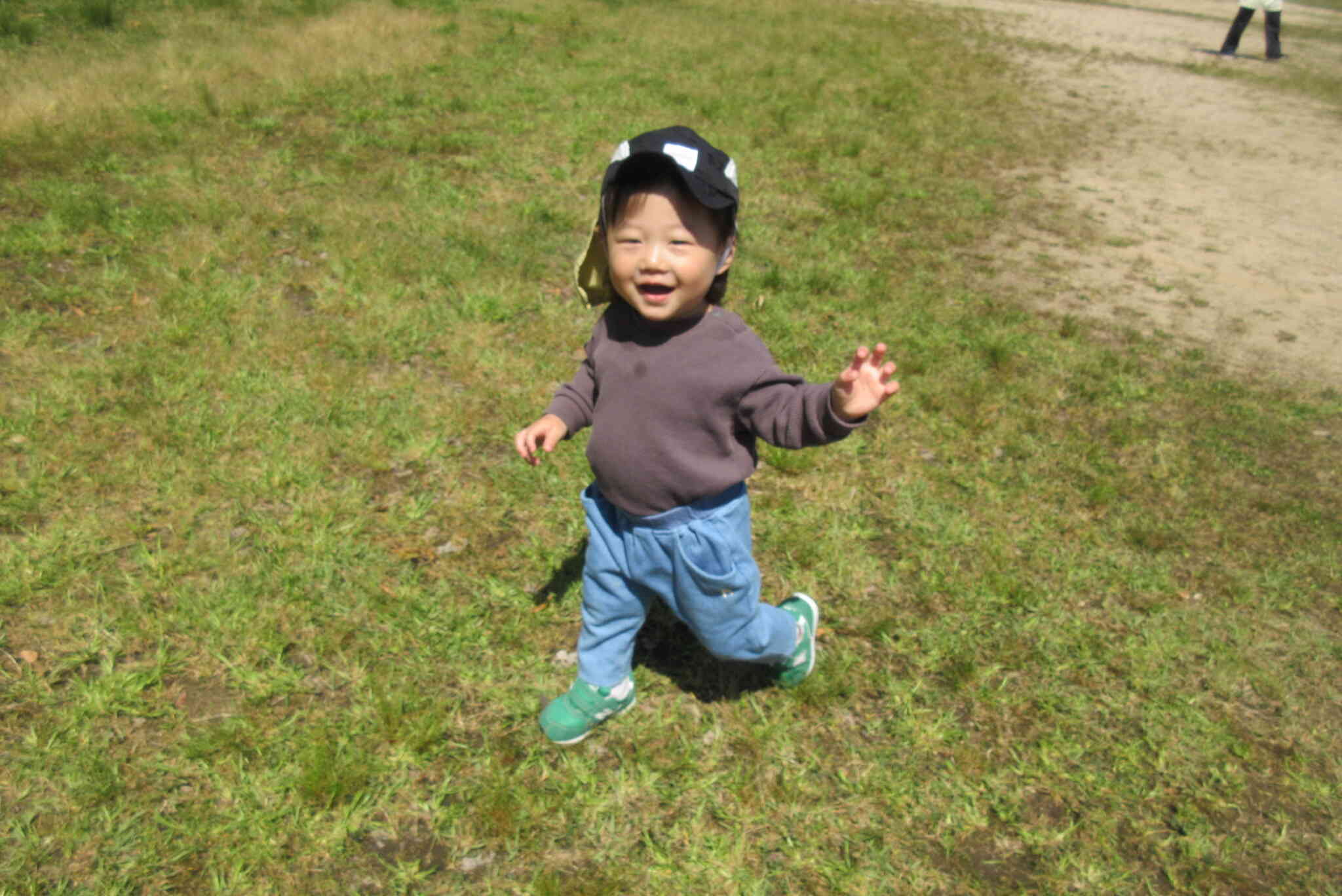 公園探索中！　歩くの楽しいね♪