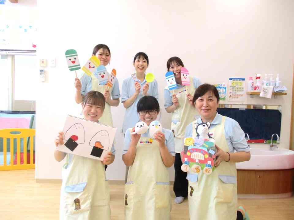 若手からベテランまで、個性豊かな職員がそろっています。みんなで笑顔いっぱい、お待ちしています。