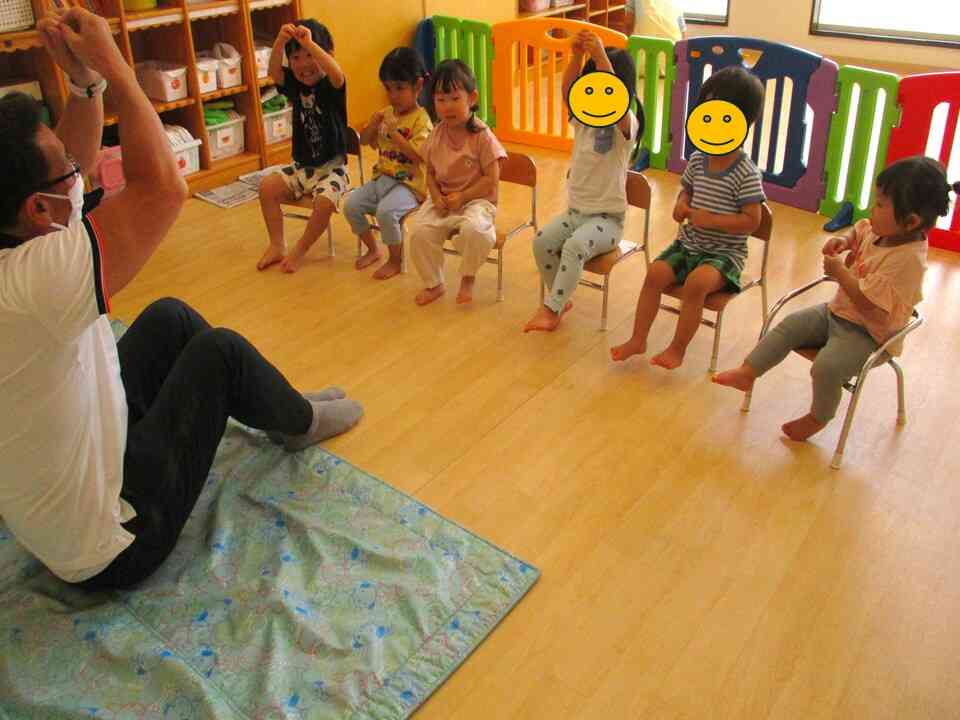 ９月　１・2歳児～英語レッスンの様子～