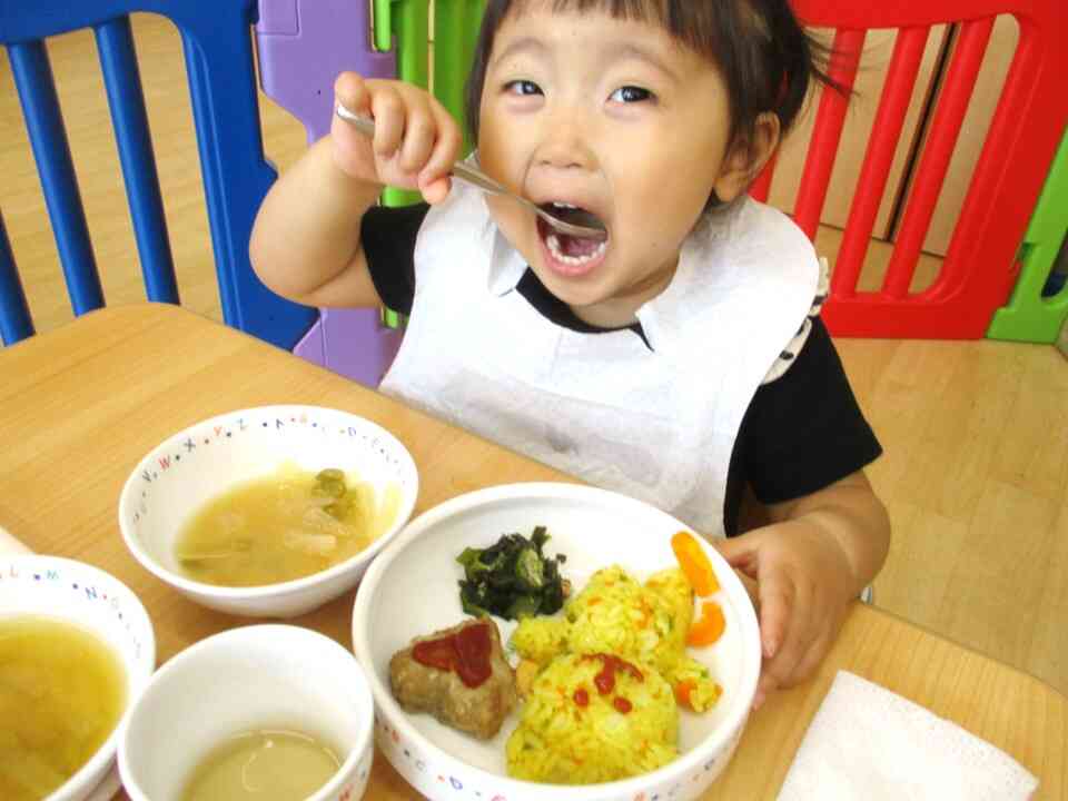 大きなおくちで、いただきま~す!