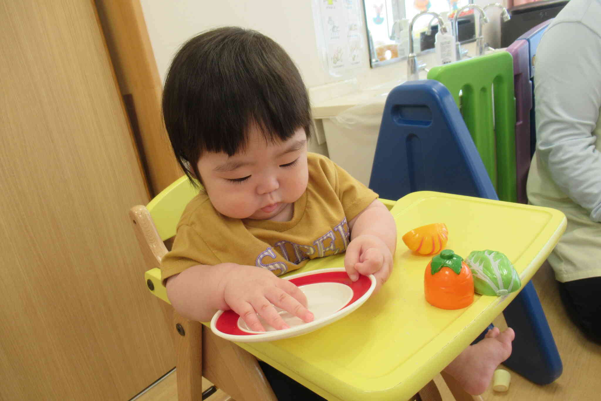 お皿にお野菜をたくさん入れるよ！