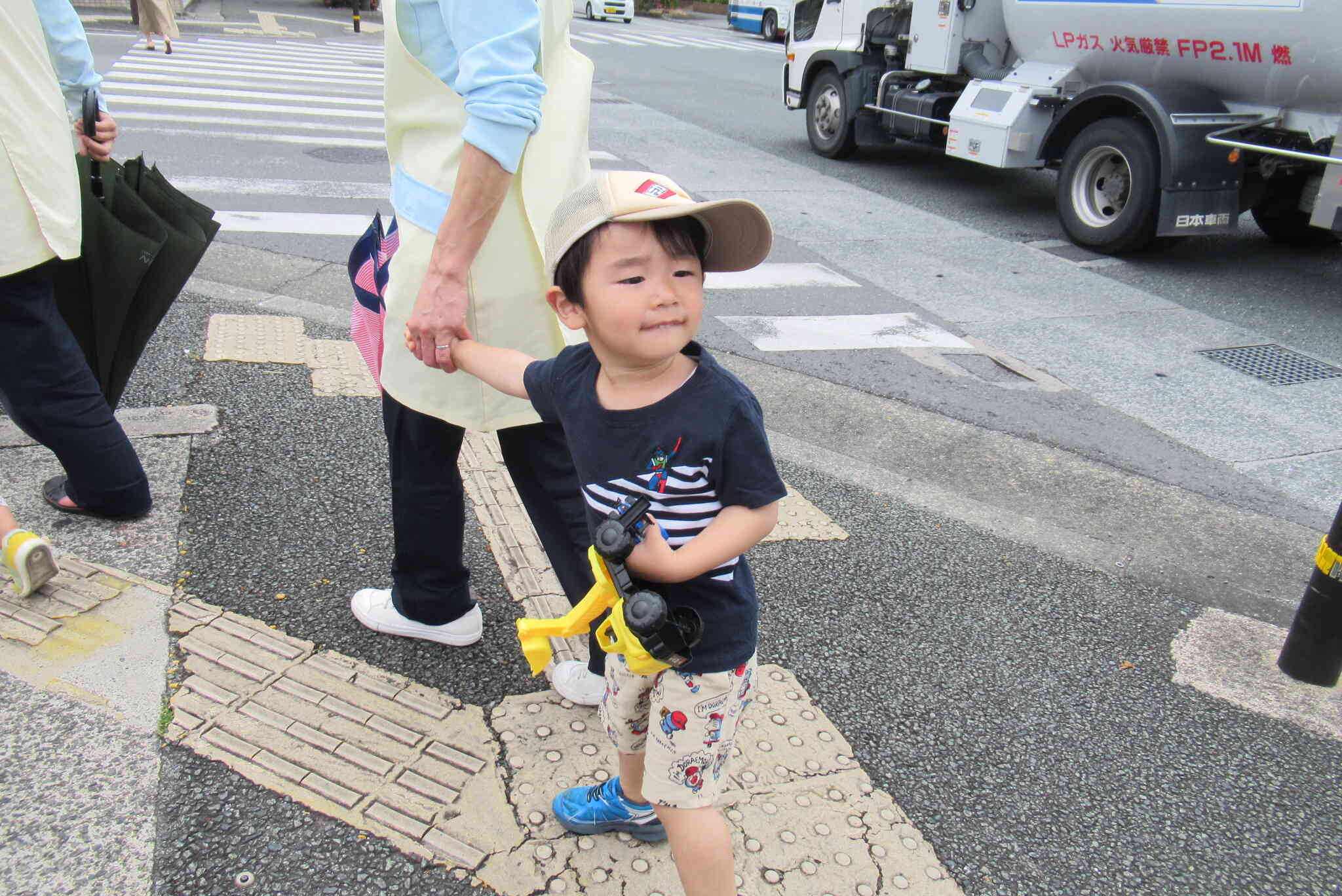 横断歩道は右左確認するよ！