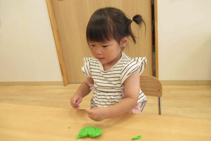 粘土でお料理作ってるよ！