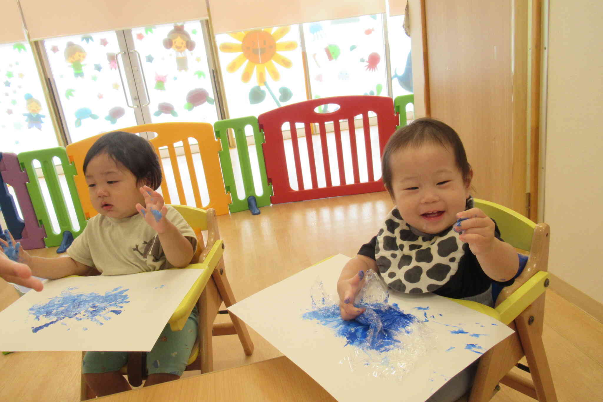 絵の具の感触が気持ちいいな～。