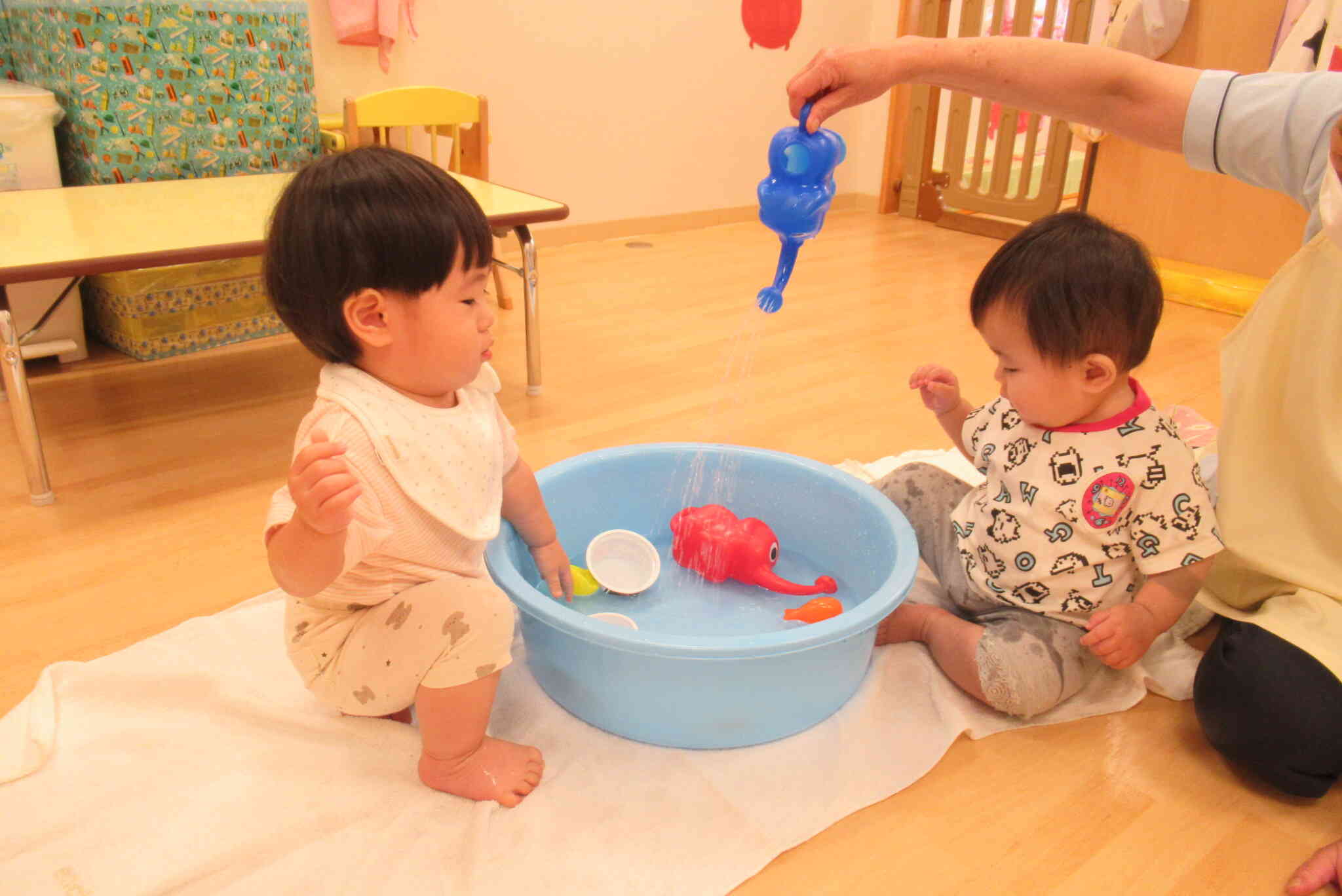 お部屋で水遊び！