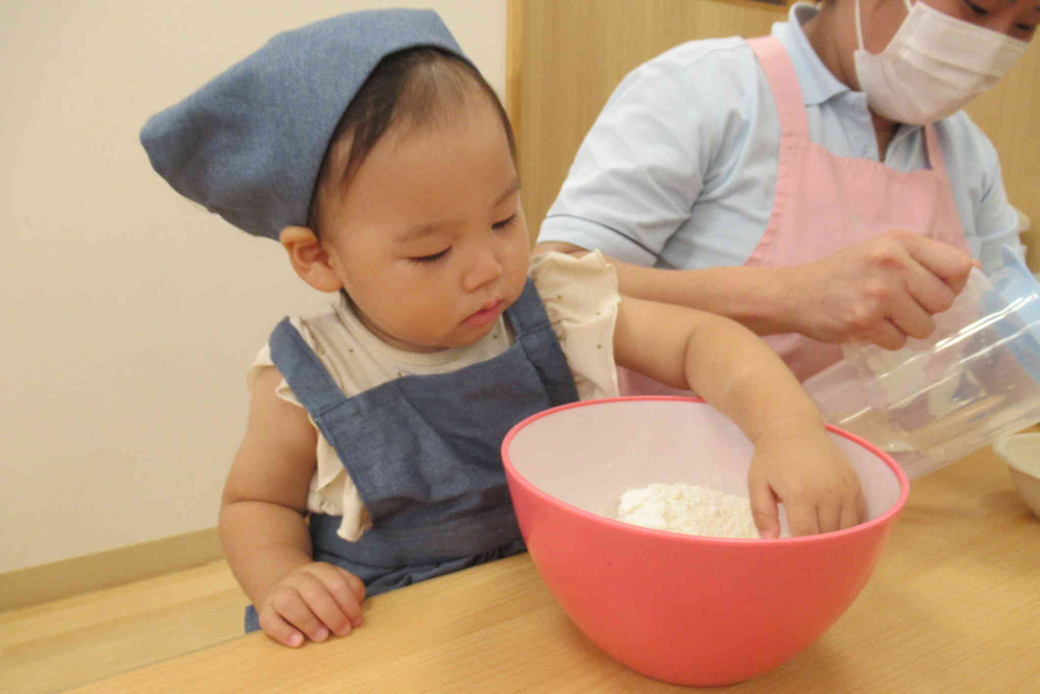 お団子作りにチャレンジ。
