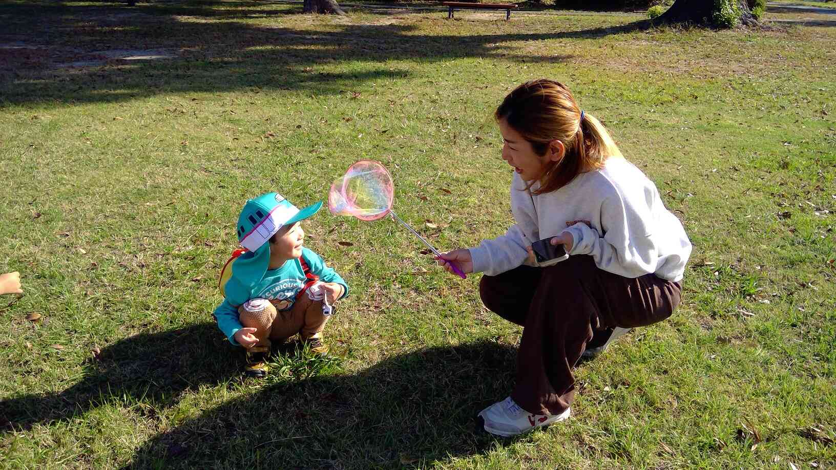 バッタ捕まえるよ!