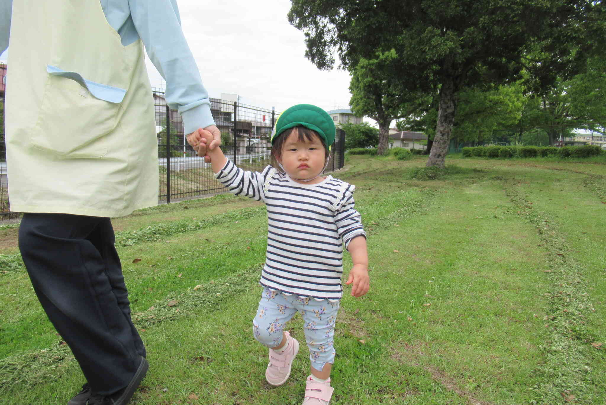 公園へ！(この日、卒園生も保育園に遊びに来てくれました)