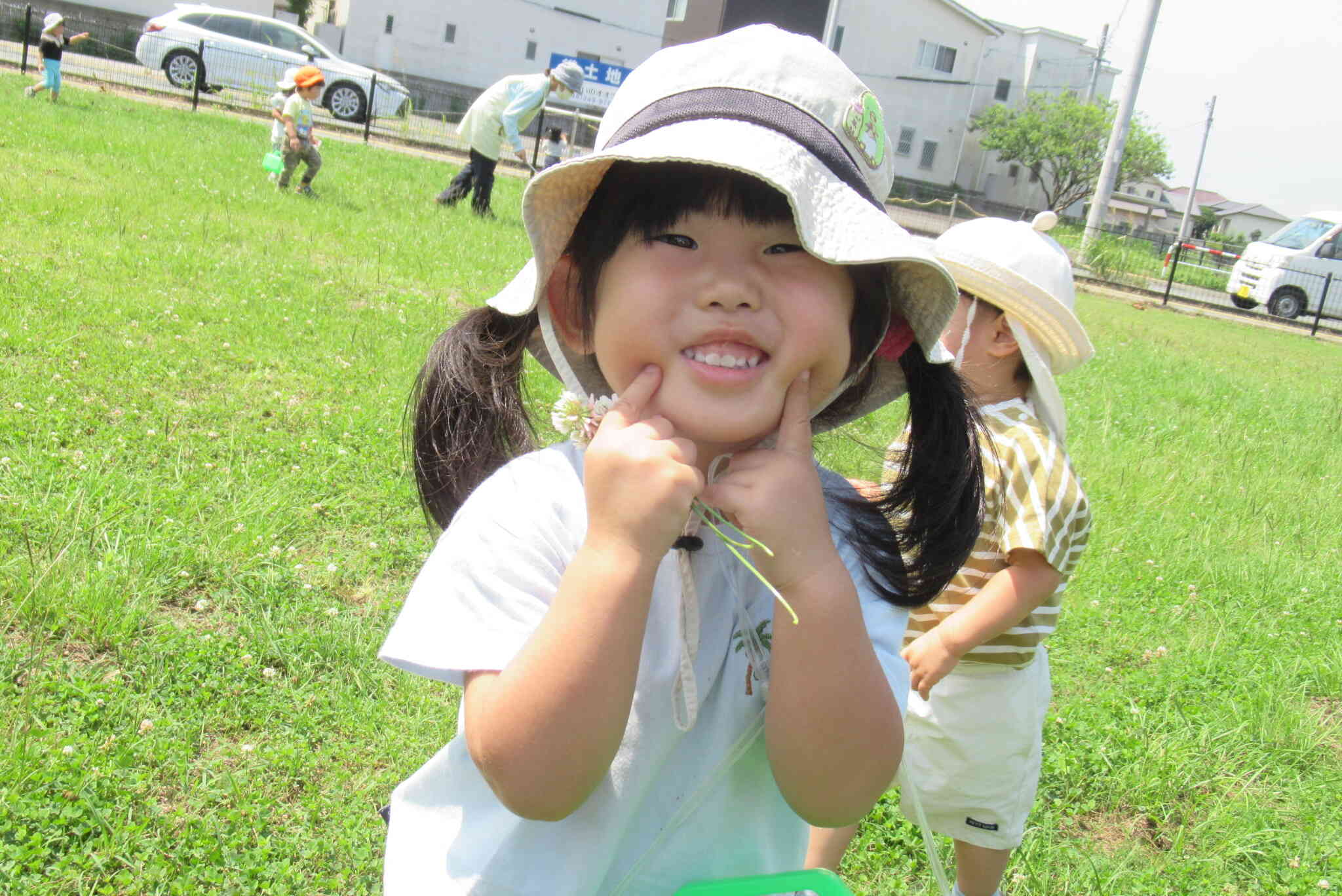 お散歩と虫探し!