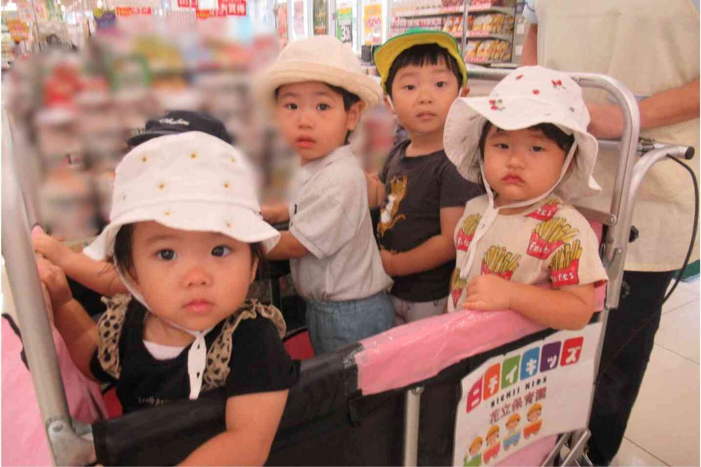 あひる組さんはスーパー見学をしました。