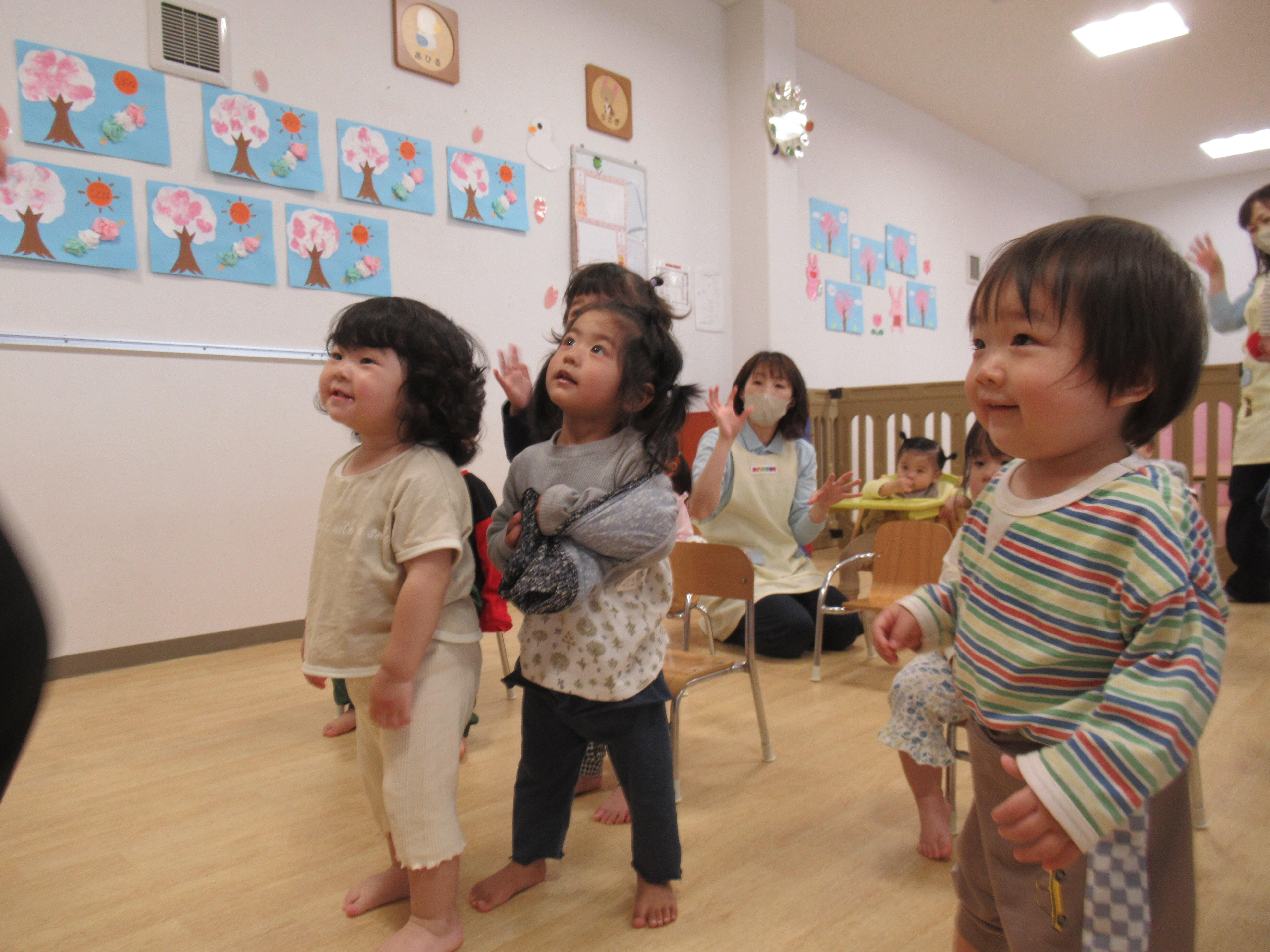 英語の先生と一緒に踊るの楽しいね♪