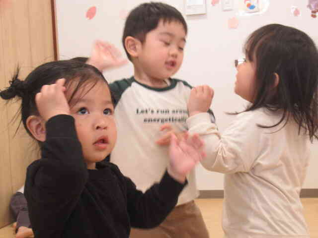 英語の歌に合わせてダンス♪