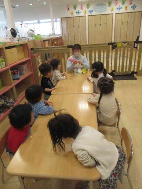 チョウチョの製作をしたよ！（うさぎ組　2歳児）