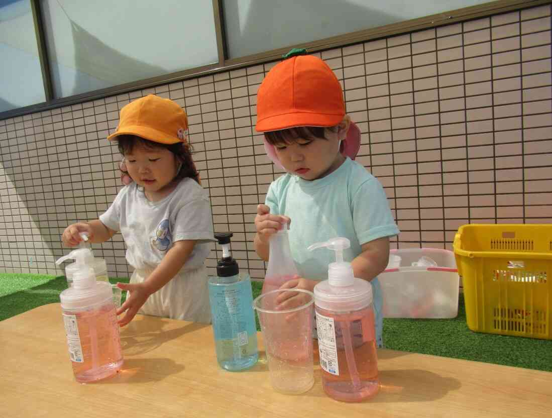 色水遊び(1歳児)