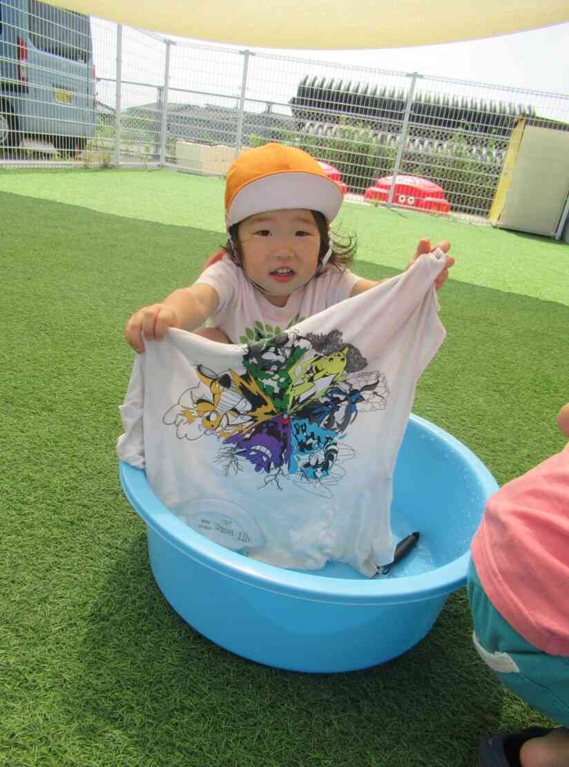 洗濯ゴシゴシ楽しいな☆☆(１歳児あひる組)