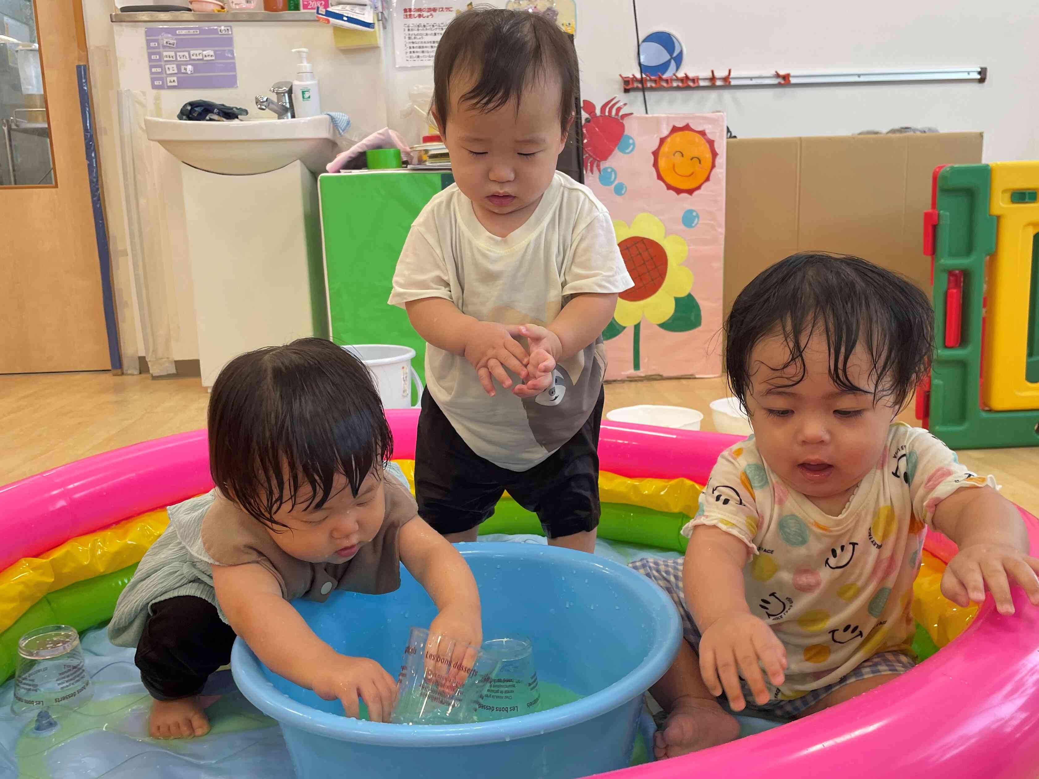色水遊び大好き♡（ひよこ組　0歳児）
