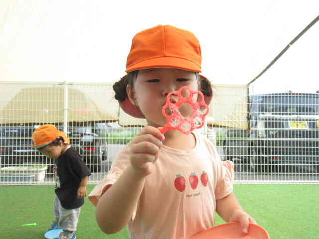 シャボン玉で遊んだよ！（うさぎ組　2歳児）