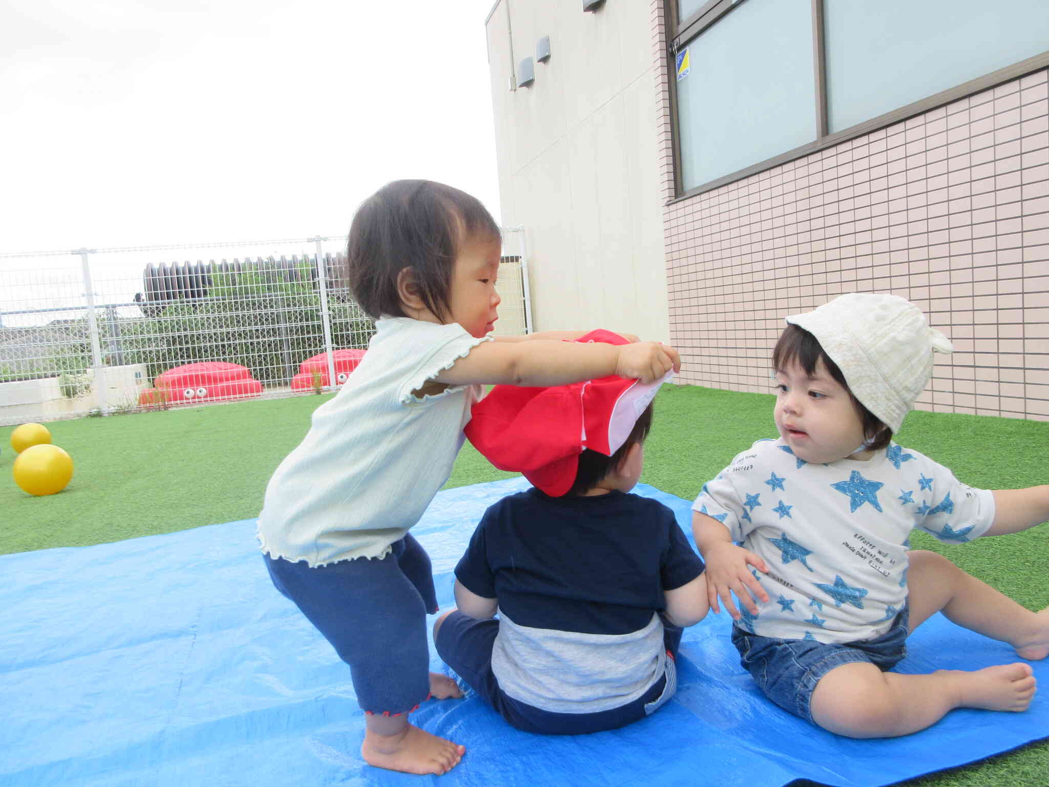 帽子をどうぞ！(0歳児)